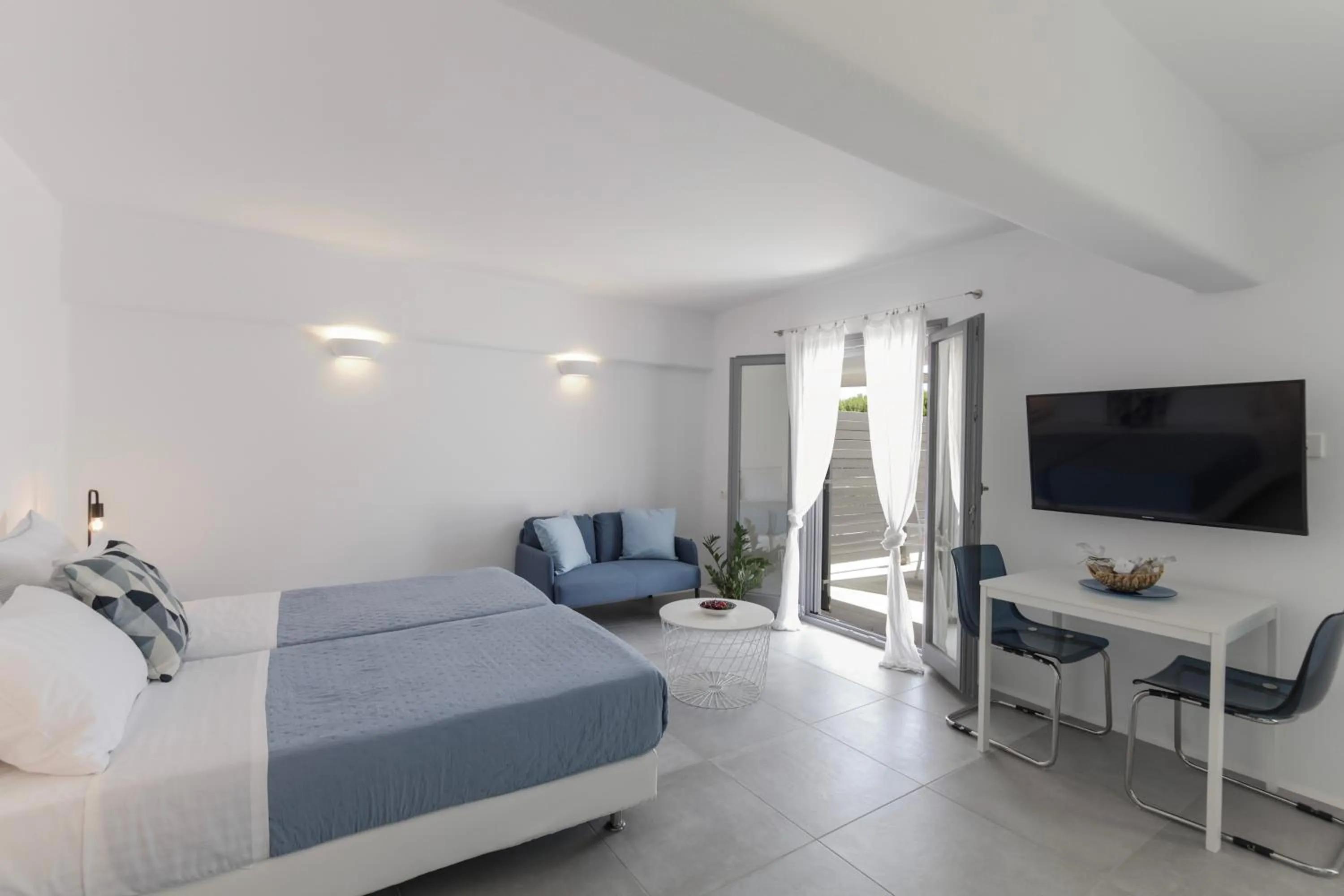 Bed in Alexander Suites