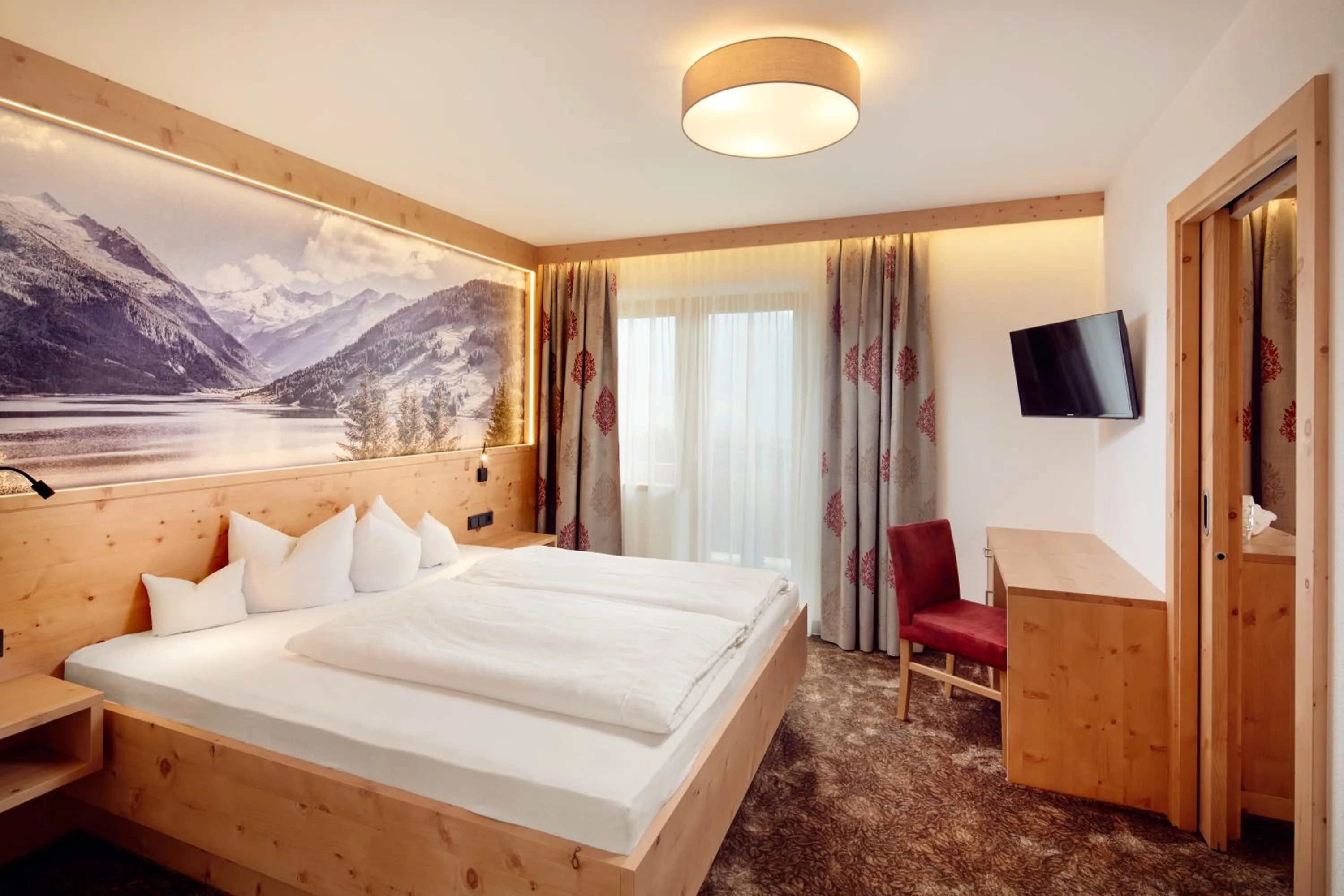 Photo of the whole room, Bed in Hotel Gasthof Abelhof