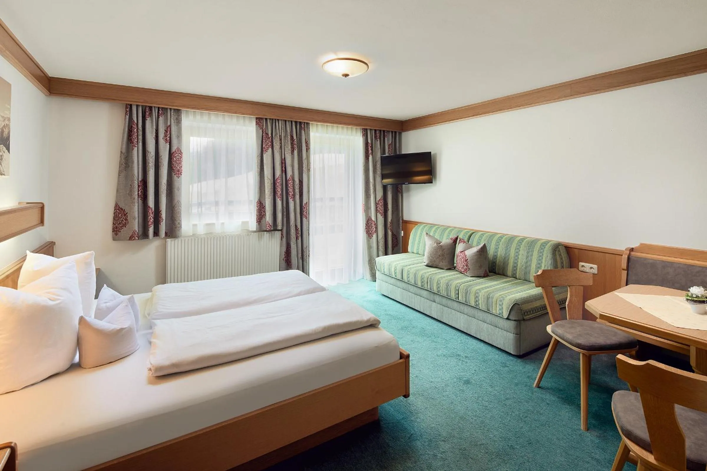 Photo of the whole room, Bed in Hotel Gasthof Abelhof