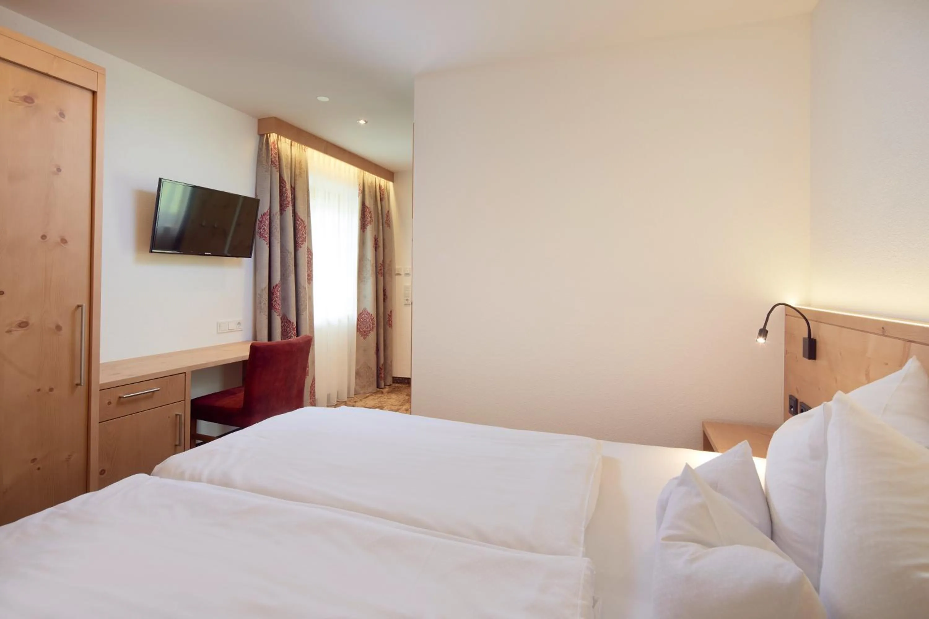 Photo of the whole room, Bed in Hotel Gasthof Abelhof