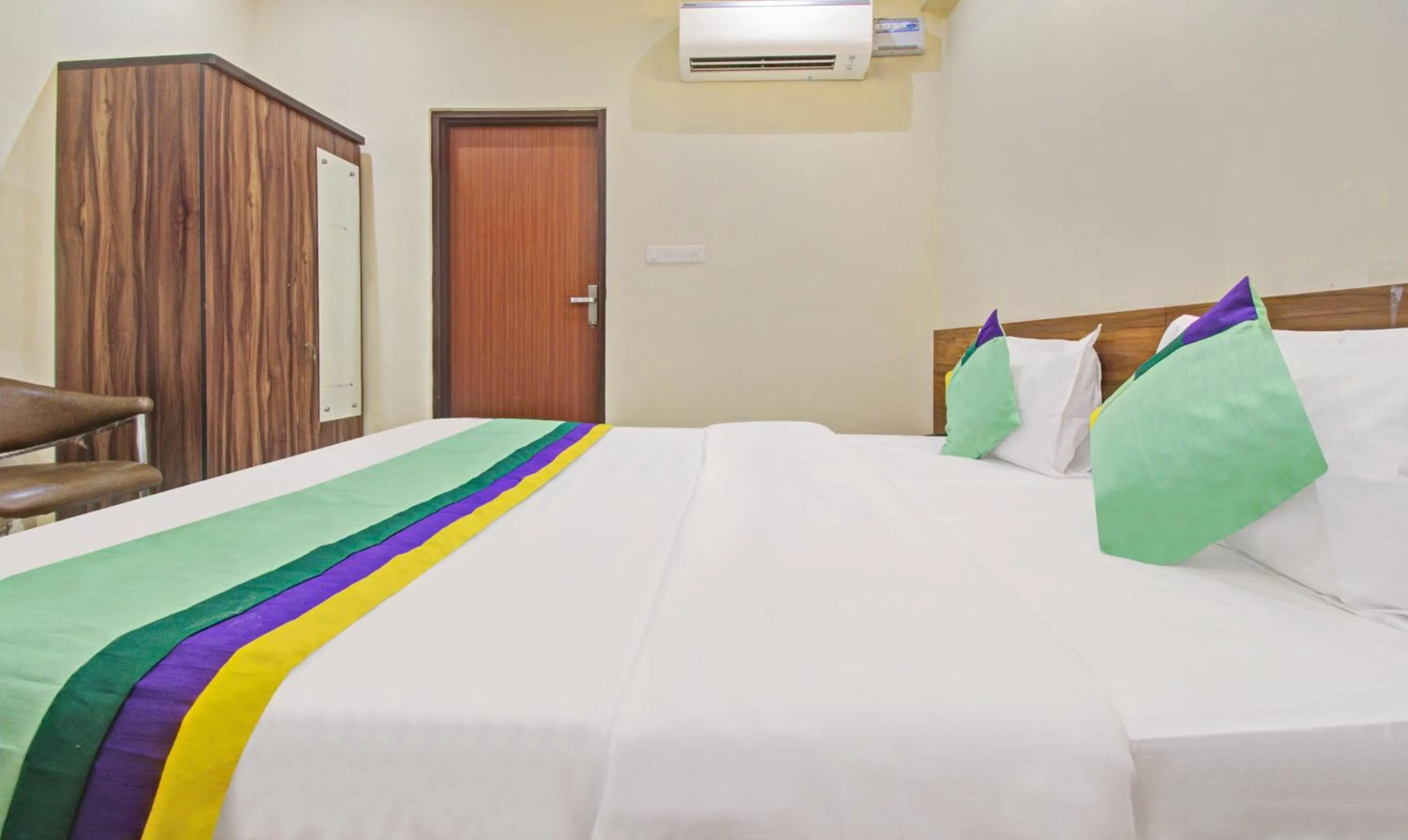 Bedroom, Bed in Hotel Rama Hindustani