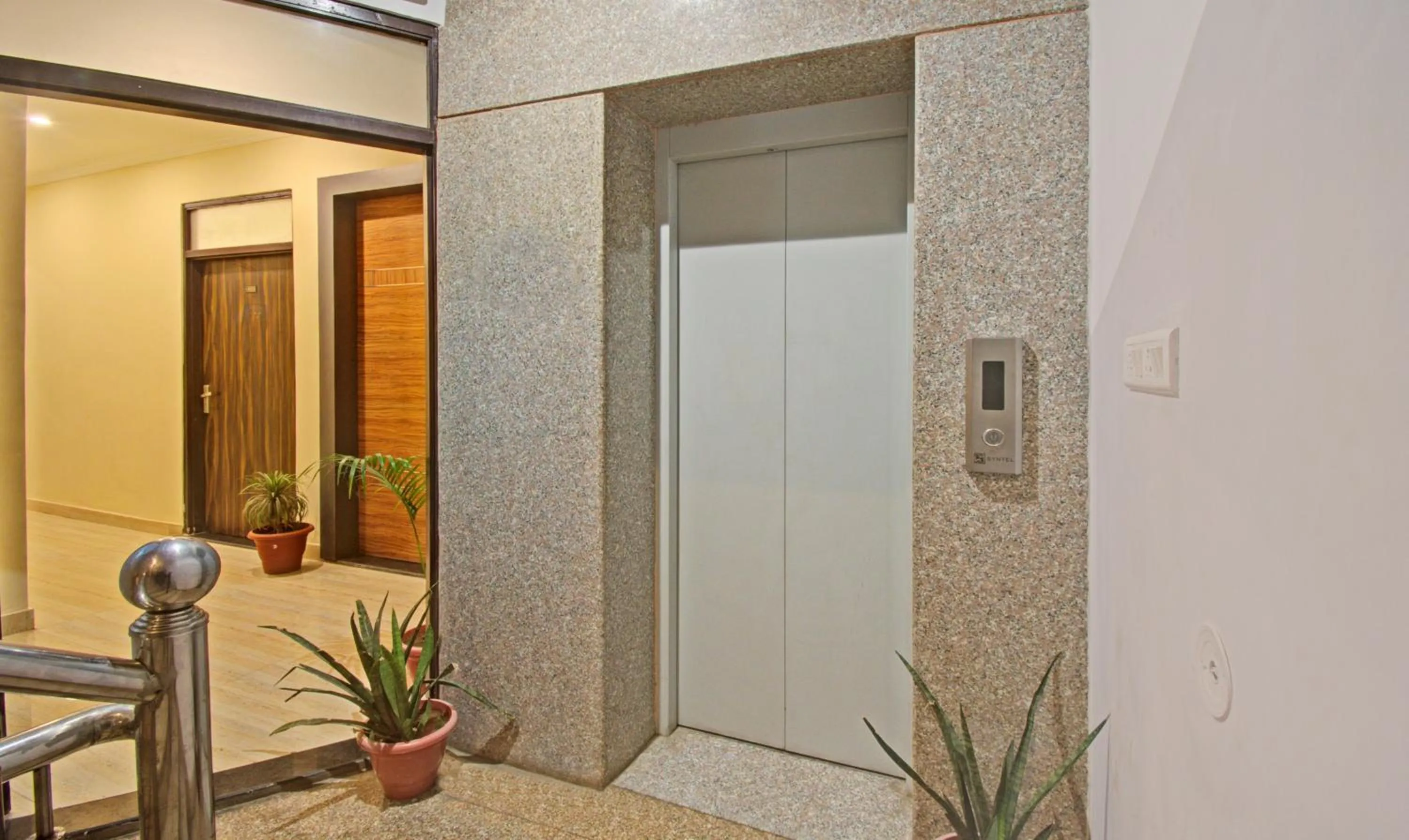 elevator in Hotel Rama Hindustani