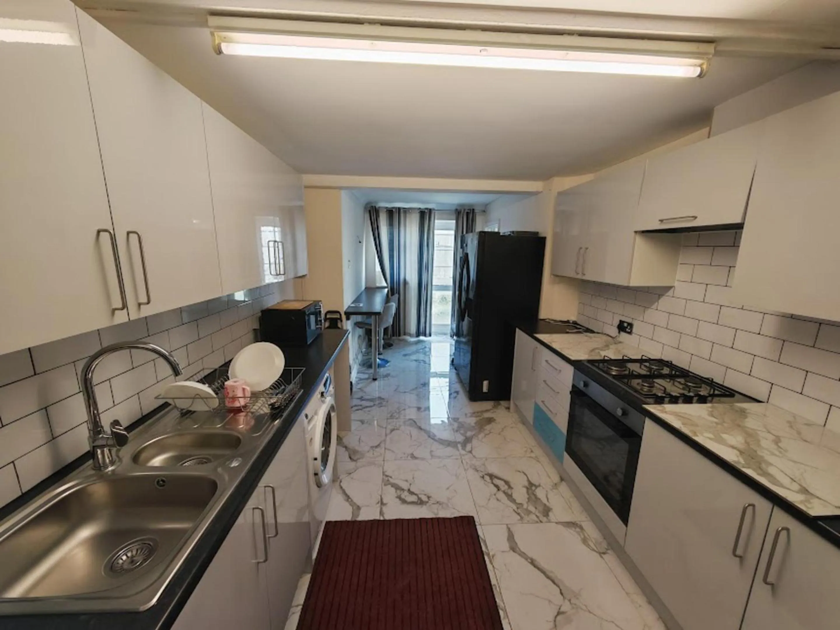 Kitchen or kitchenette in SnoozeDen Chalvey - Free Parking, Near M4 J6