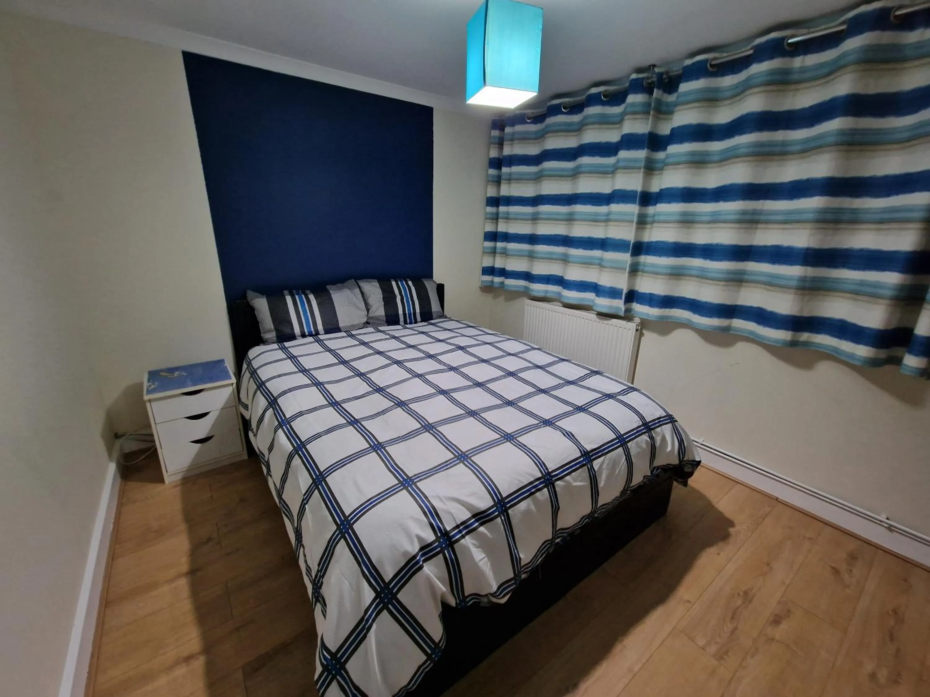 Bedroom, Bed in SnoozeDen Chalvey - Free Parking, Near M4 J6