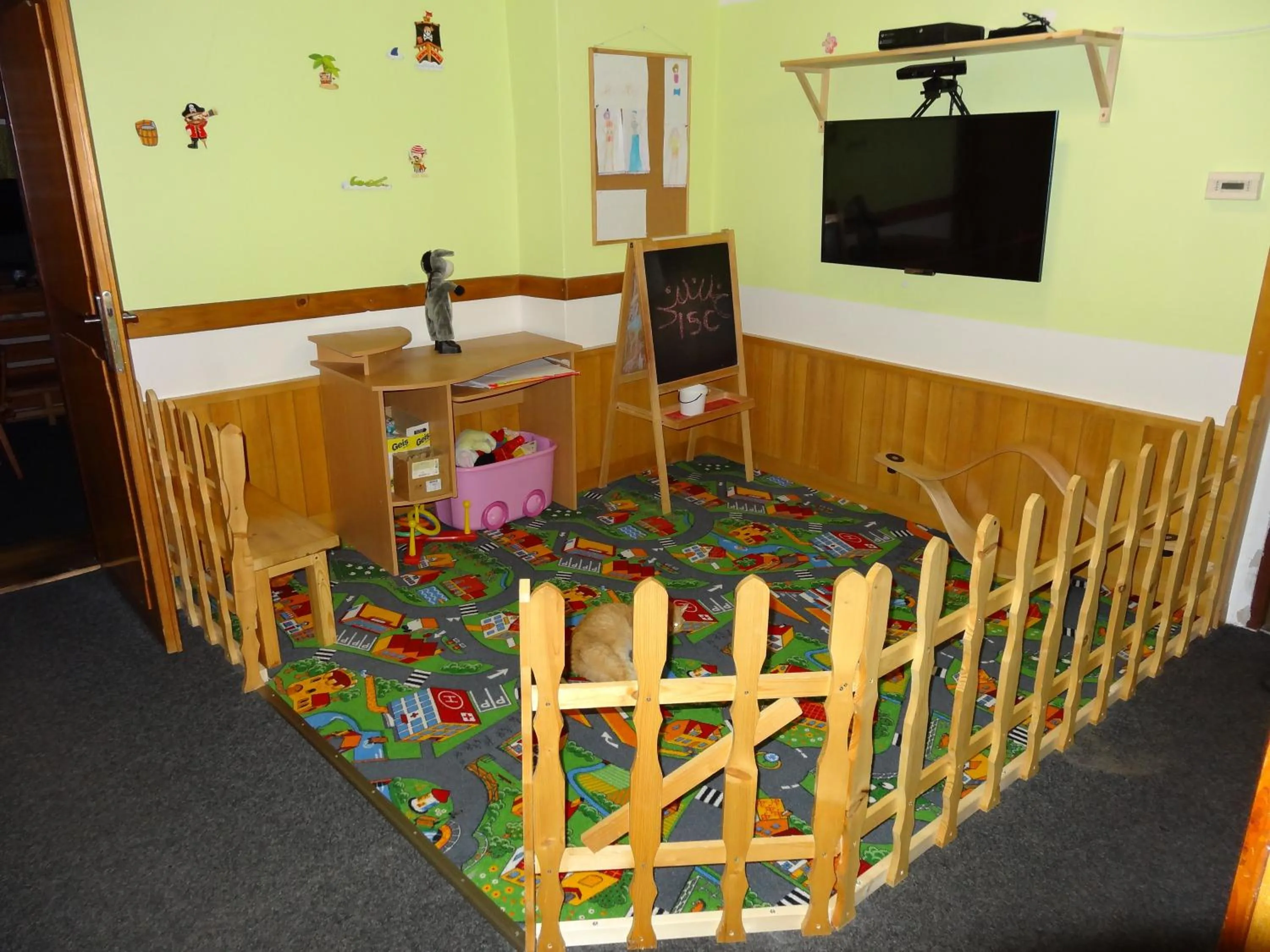 Communal lounge/ TV room in Horská chata Hubert