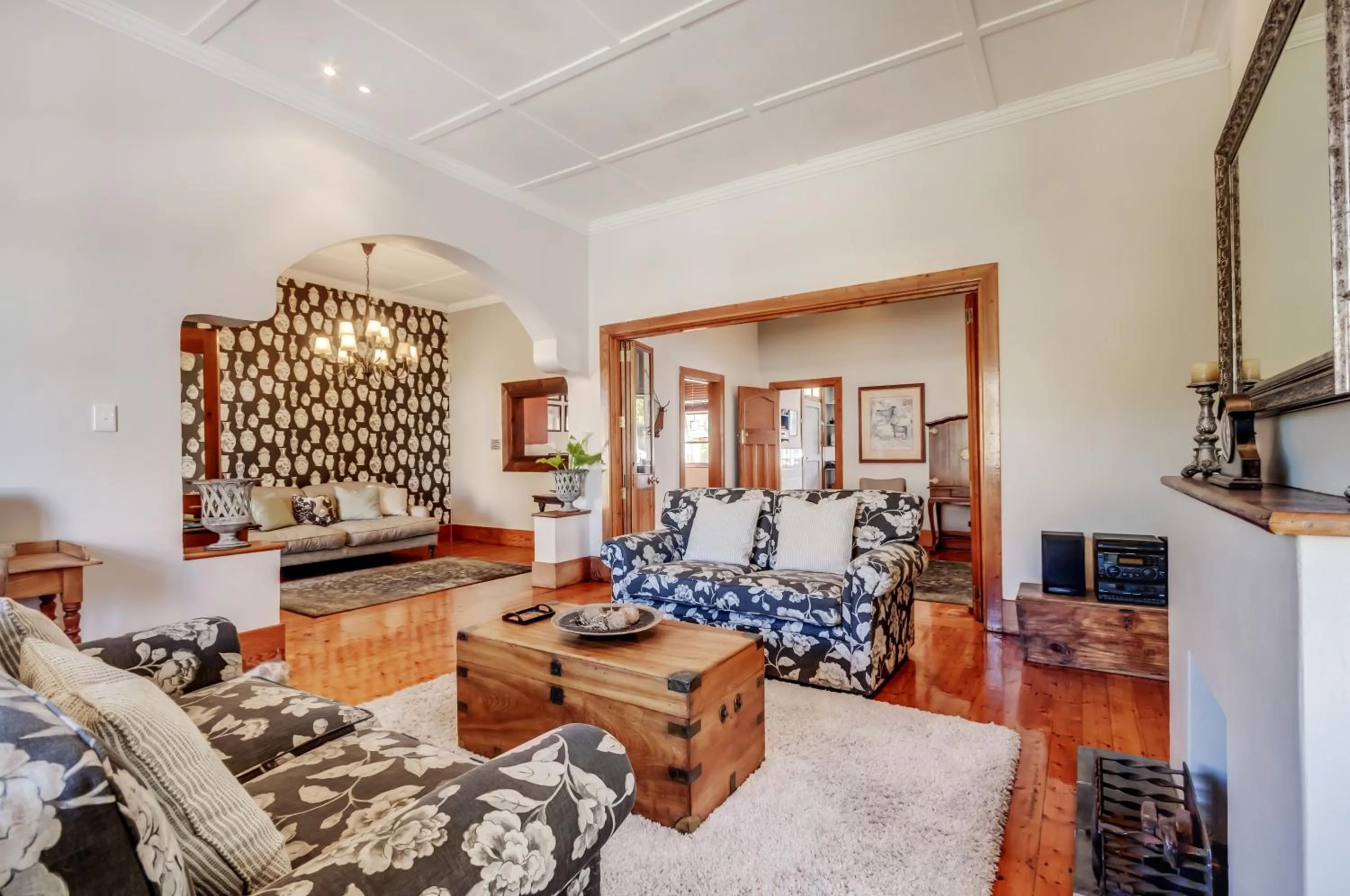 Communal lounge/ TV room in First Avenue Guesthouse