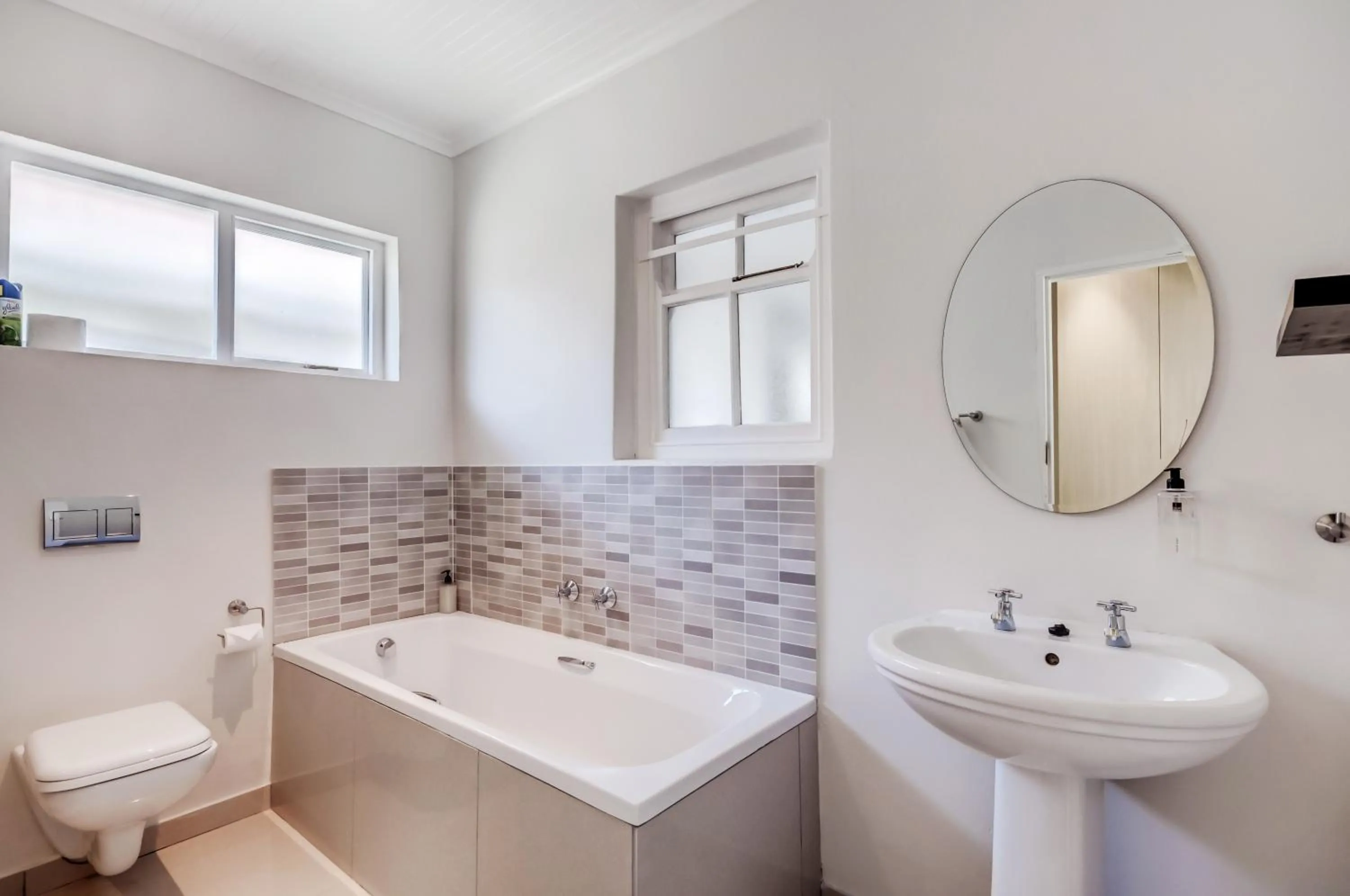 Bathroom in First Avenue Guesthouse