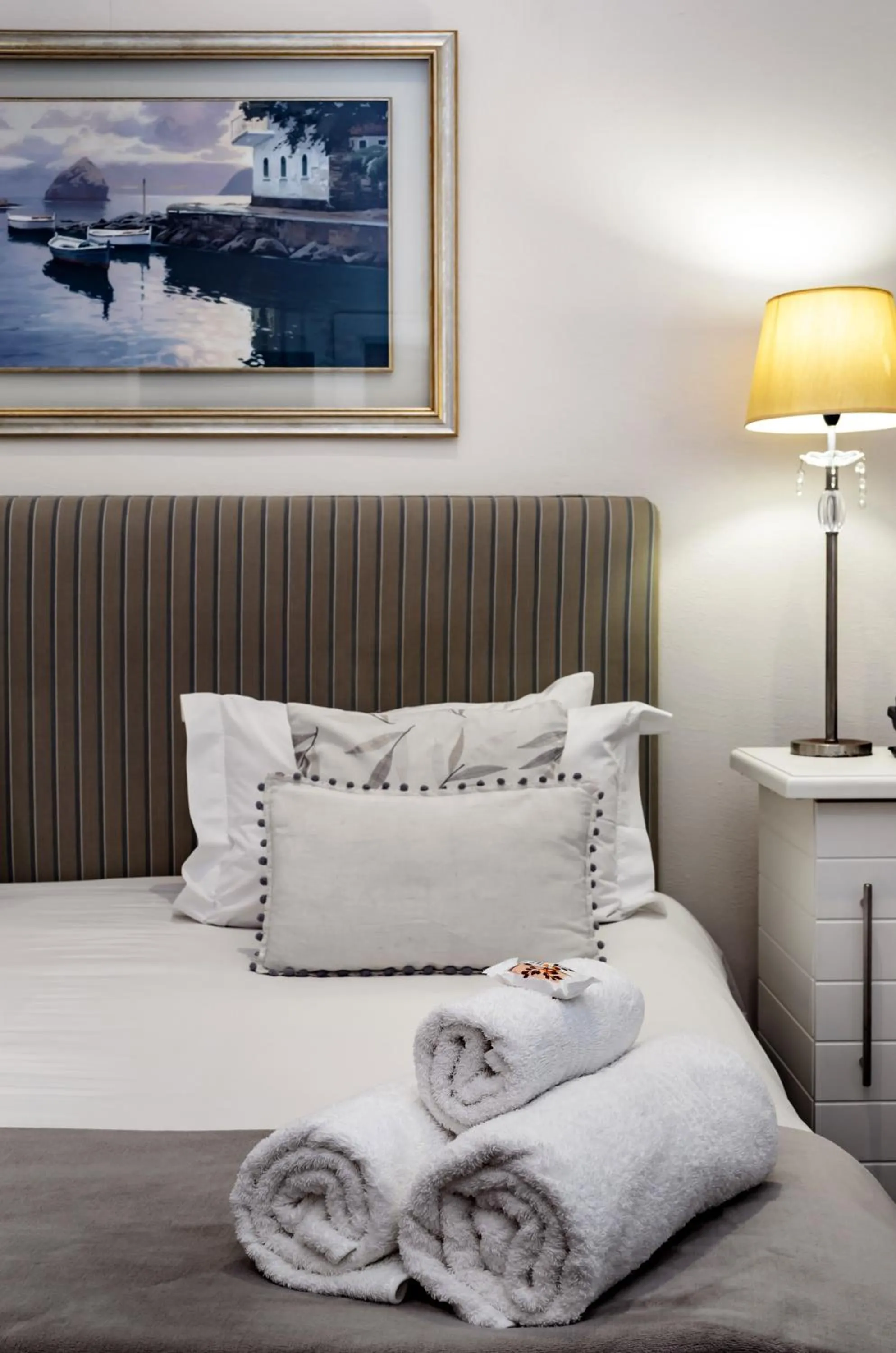 Decorative detail, Bed in First Avenue Guesthouse