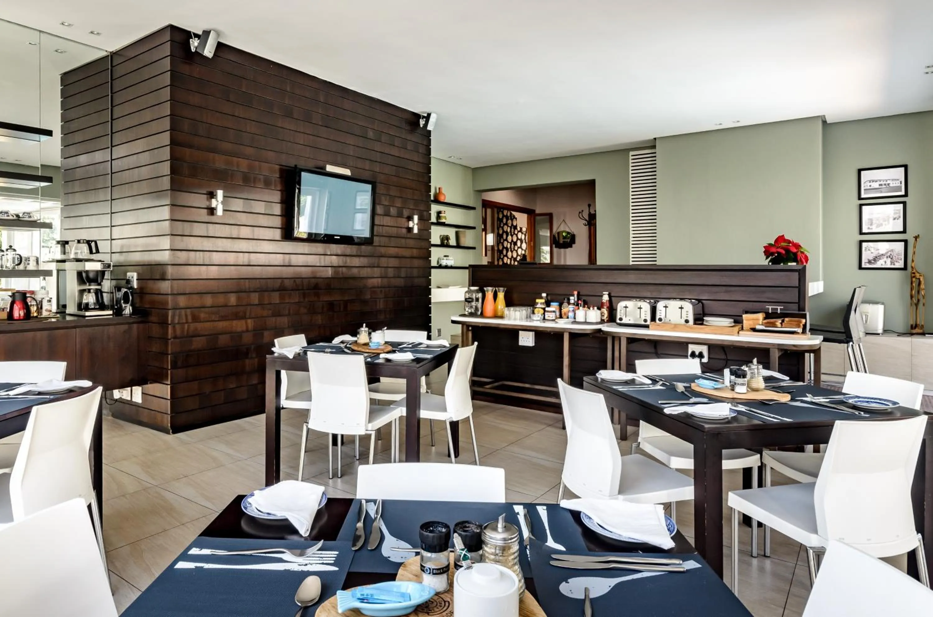 Dining area in First Avenue Guesthouse