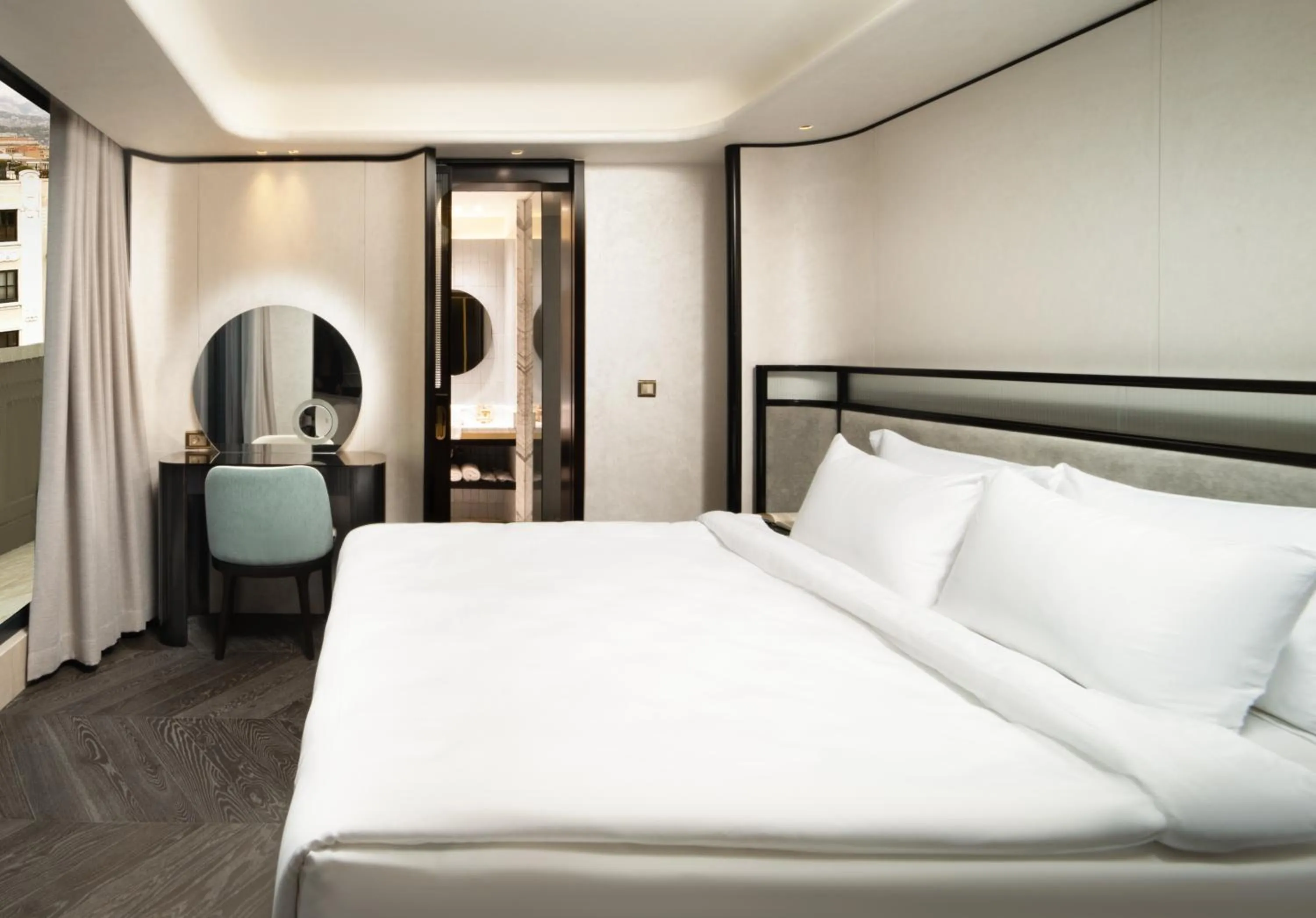 Photo of the whole room, Bed in Bentley Hotel Bosphorus - Special Class