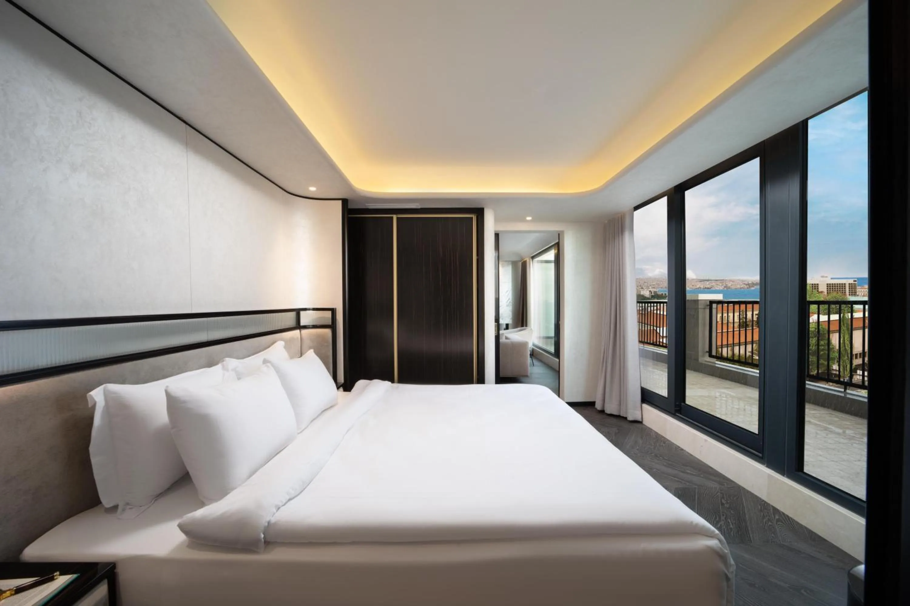 Photo of the whole room, Bed in Bentley Hotel Bosphorus - Special Class