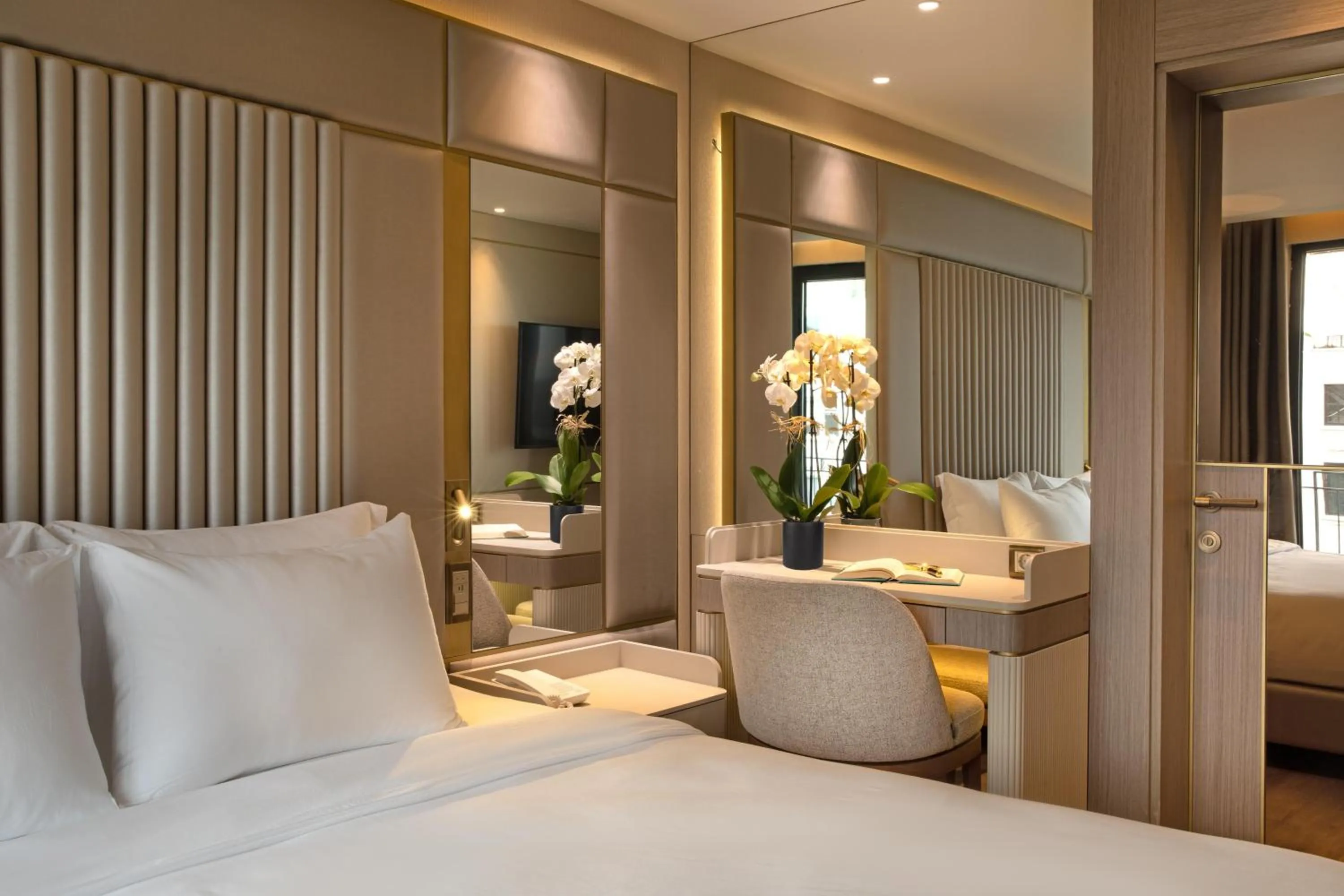 Photo of the whole room, Bed in Bentley Hotel Bosphorus - Special Class