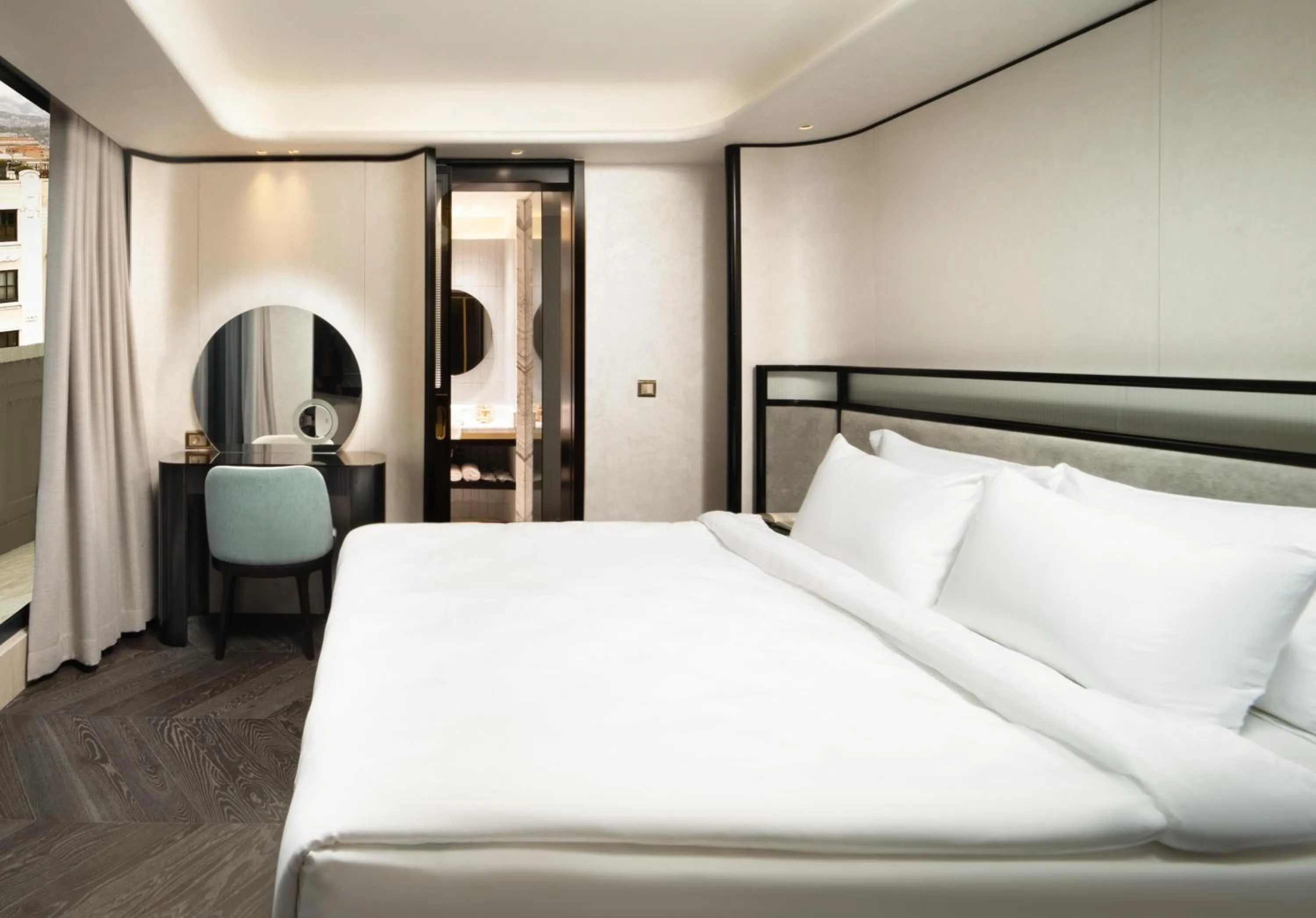 Photo of the whole room, Bed in Bentley Hotel Bosphorus - Special Class