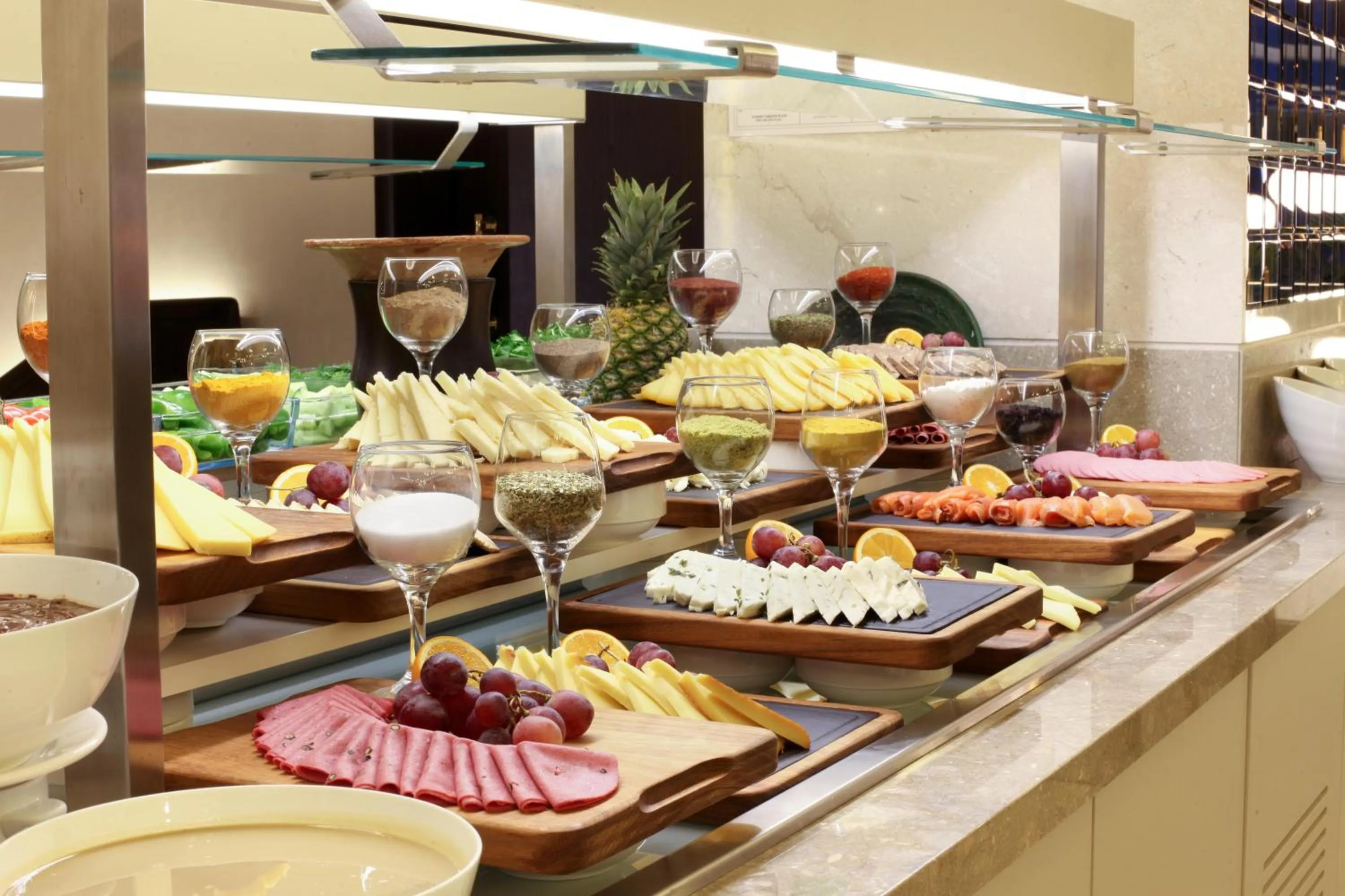 Restaurant/places to eat in Bentley Hotel Bosphorus - Special Class