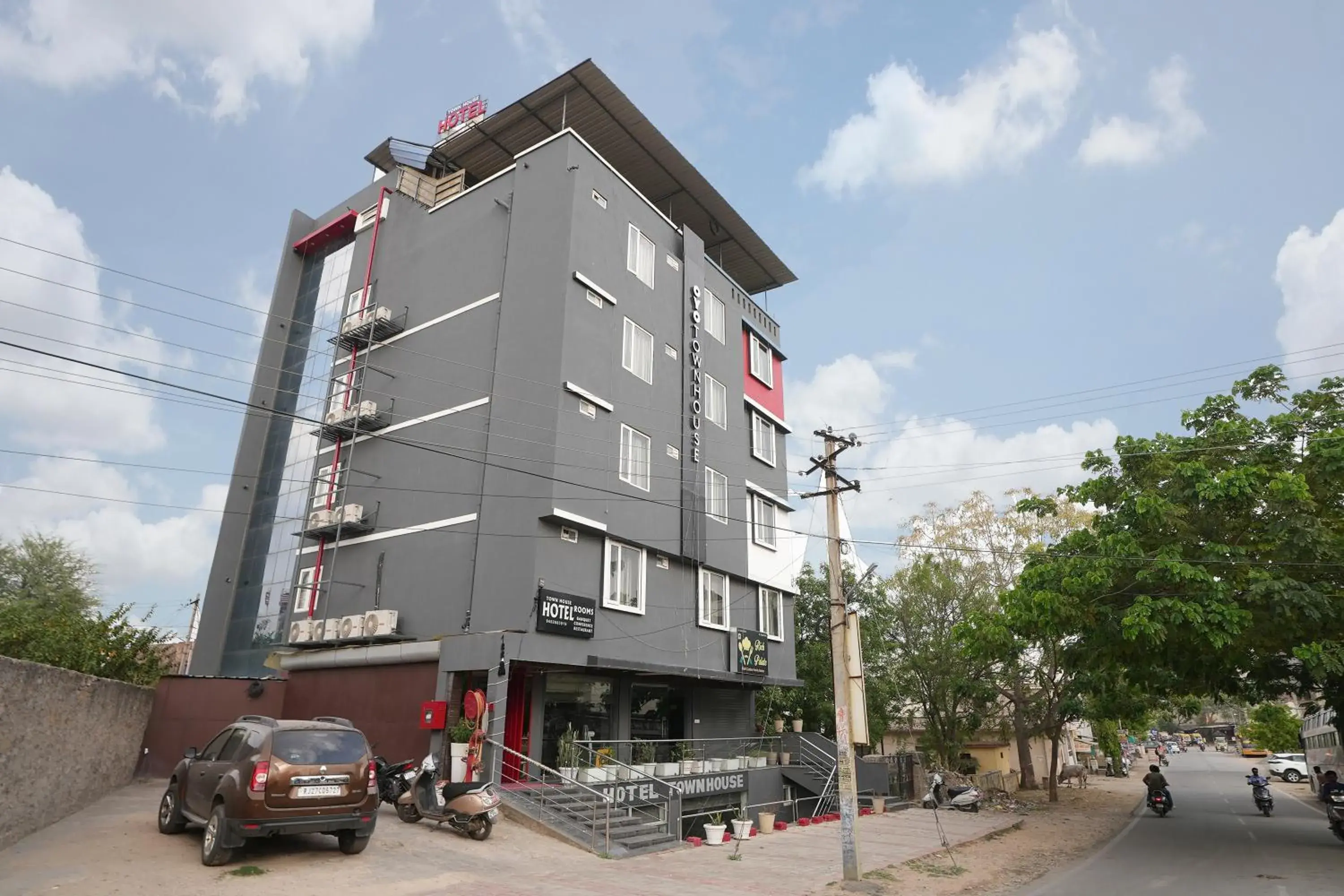 Hotel Townhouse at Udaipur City Railway Station Hotel Townhouse at Udaipur City Railway Station