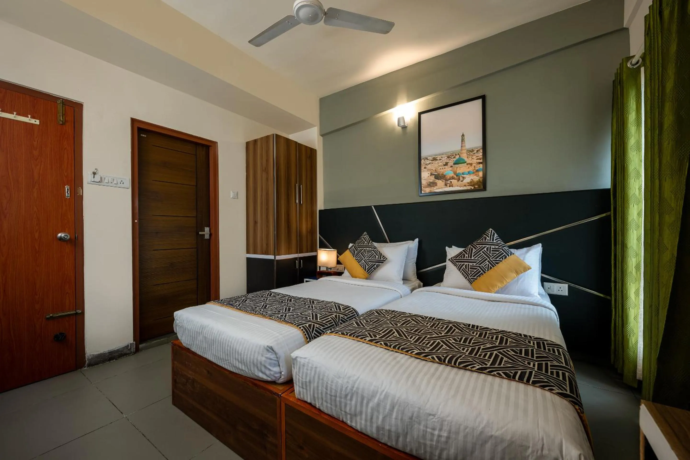 CJ GRANDE by Jesway Hotels & Resorts
