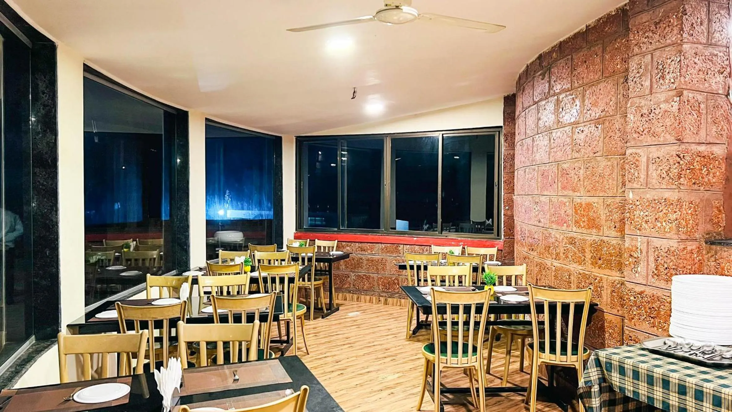 Restaurant/places to eat in SHARDUL HERITAGE THE RESORT