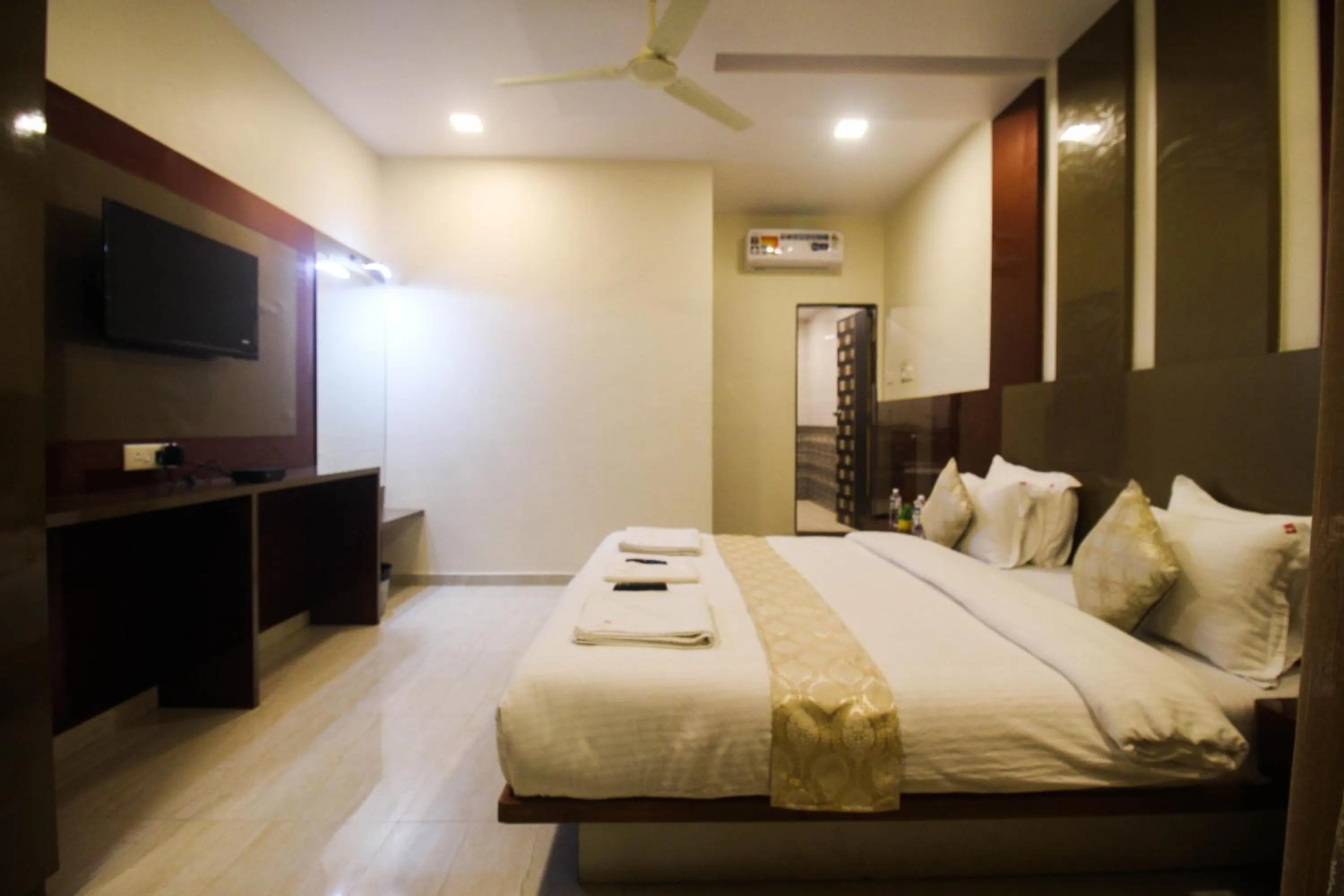 Bedroom, Bed in SHARDUL HERITAGE THE RESORT