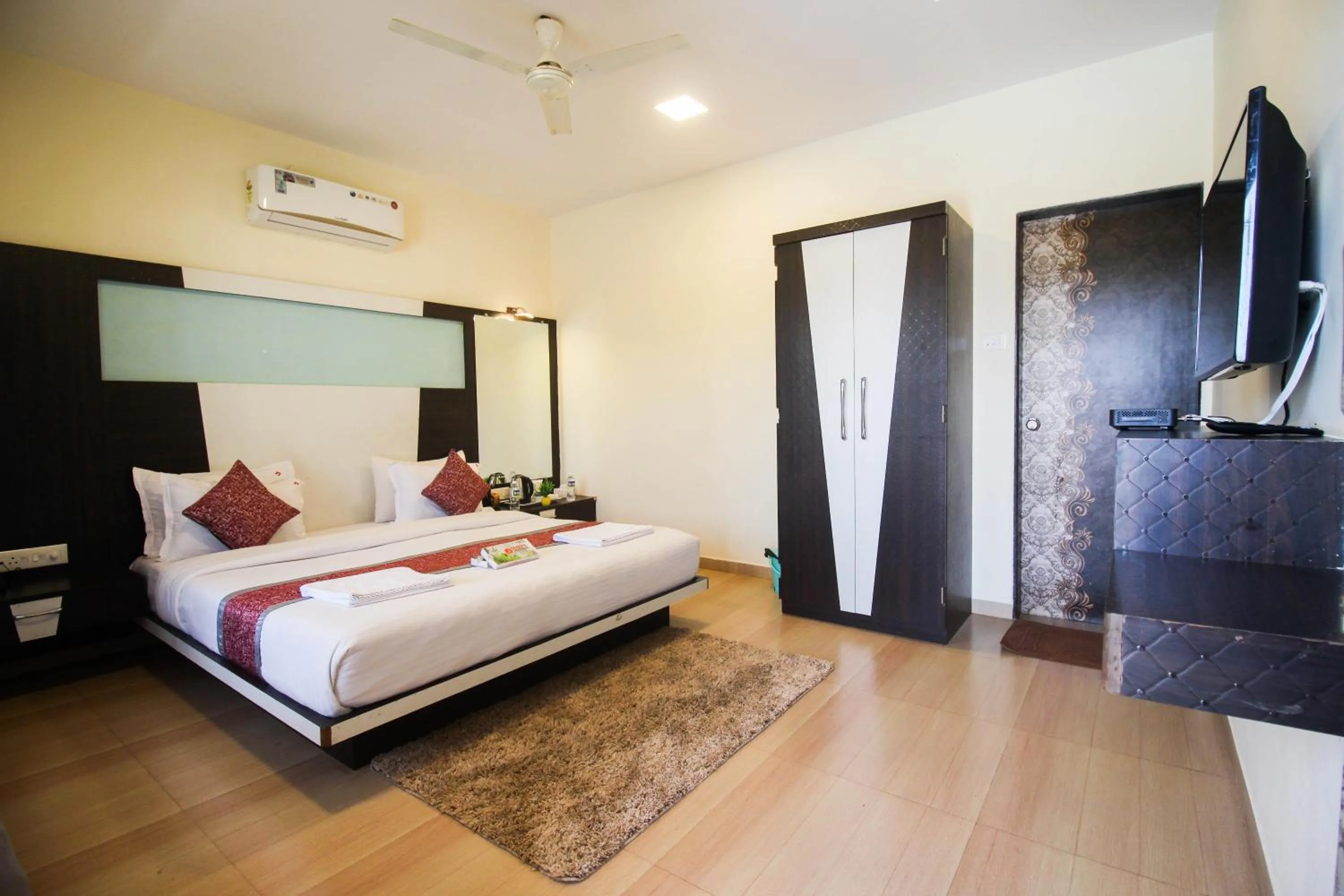 Bedroom, Bed in SHARDUL HERITAGE THE RESORT