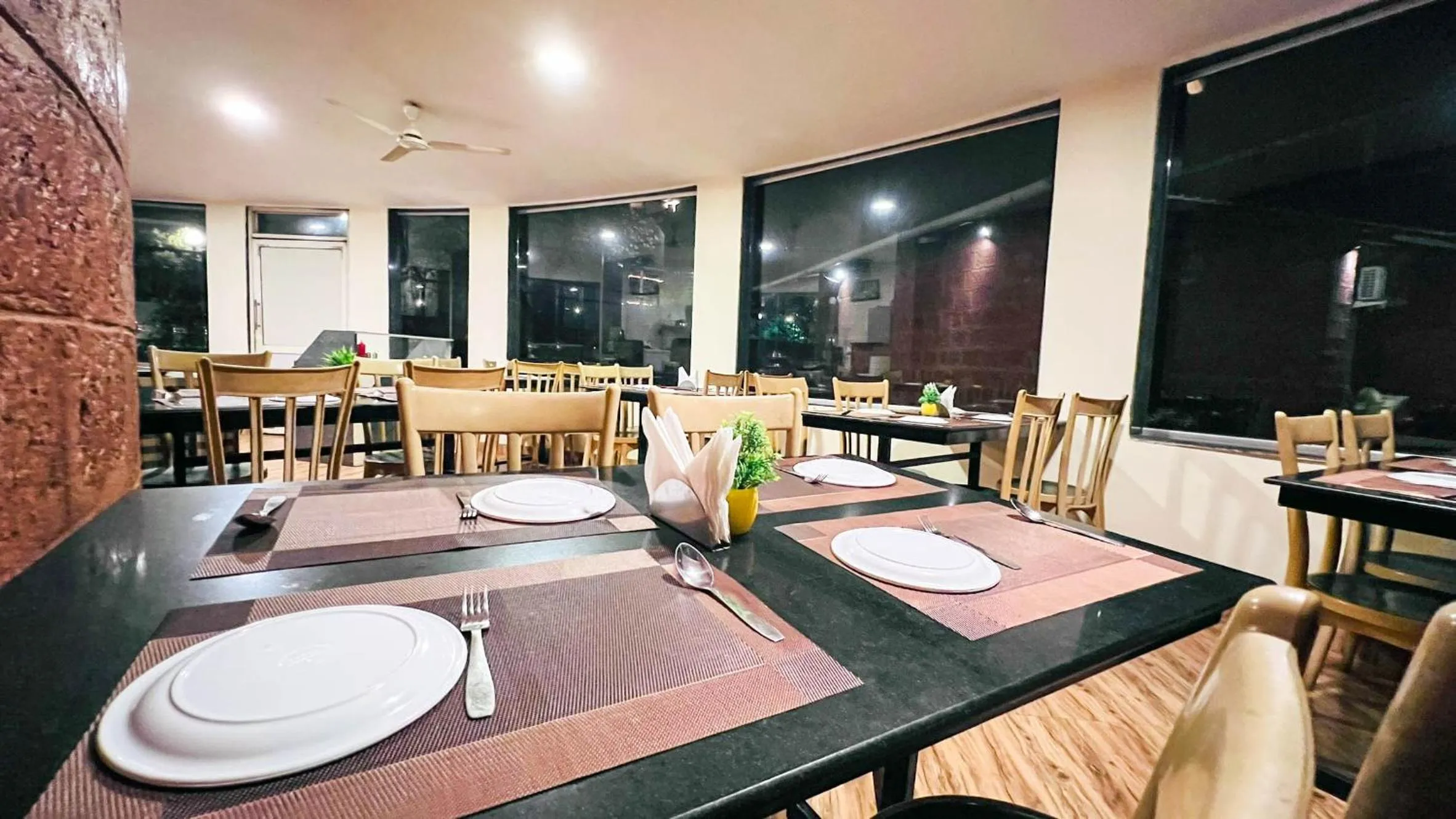 Restaurant/places to eat in SHARDUL HERITAGE THE RESORT