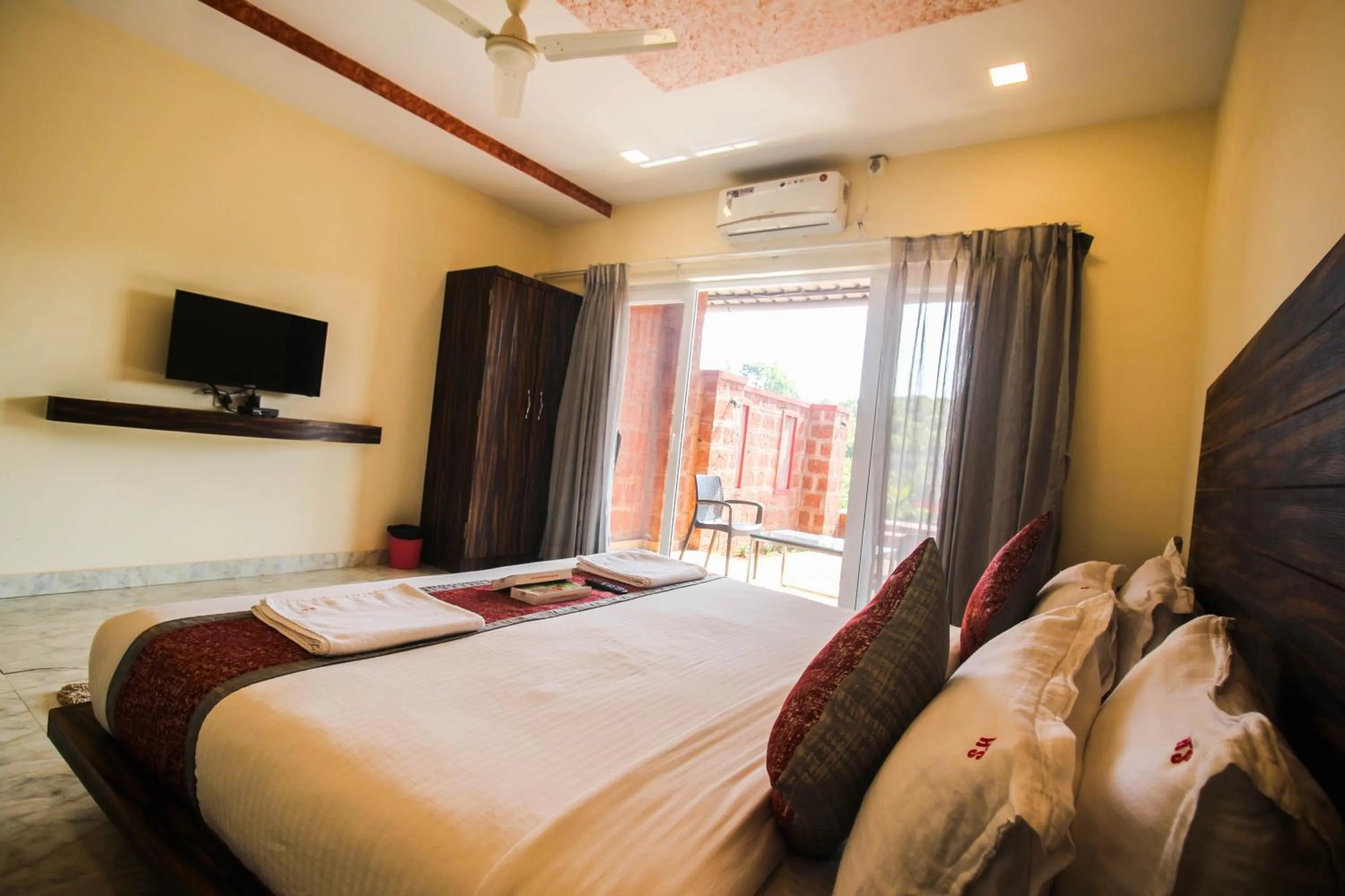 Bedroom, Bed in SHARDUL HERITAGE THE RESORT