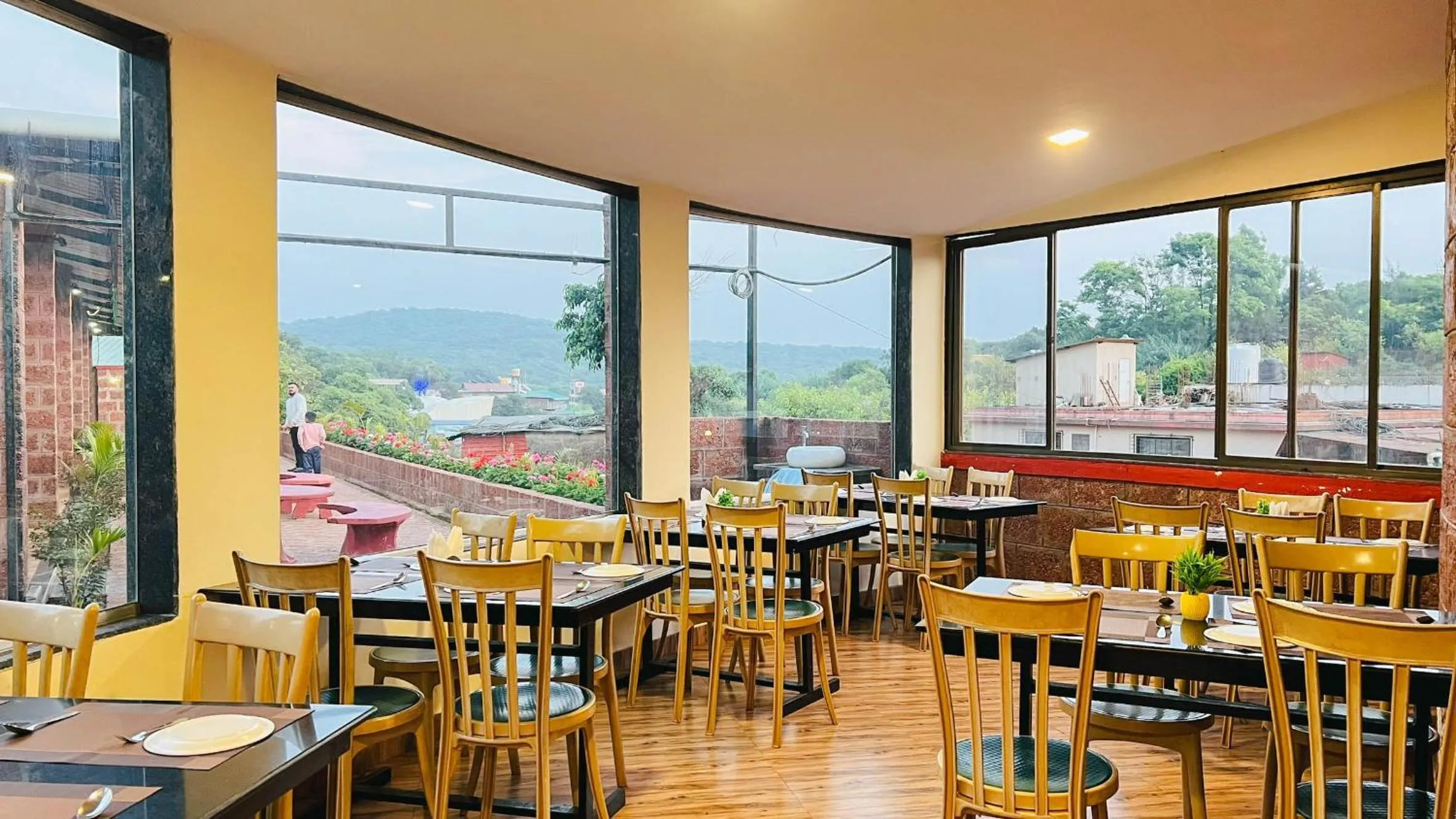 Restaurant/places to eat in SHARDUL HERITAGE THE RESORT