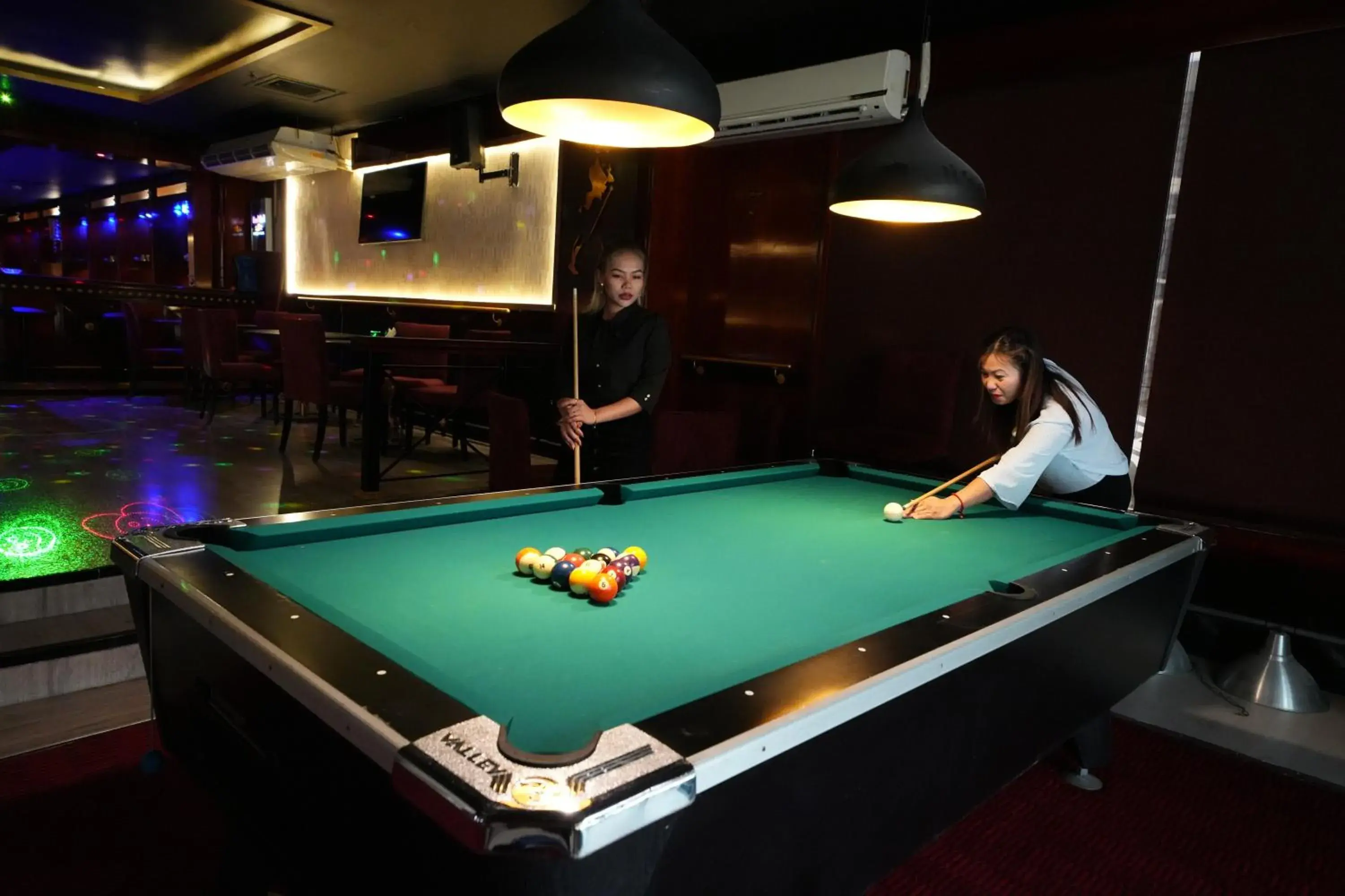 Lounge or bar in Nine Hotel Lounge or bar in Nine Hotel