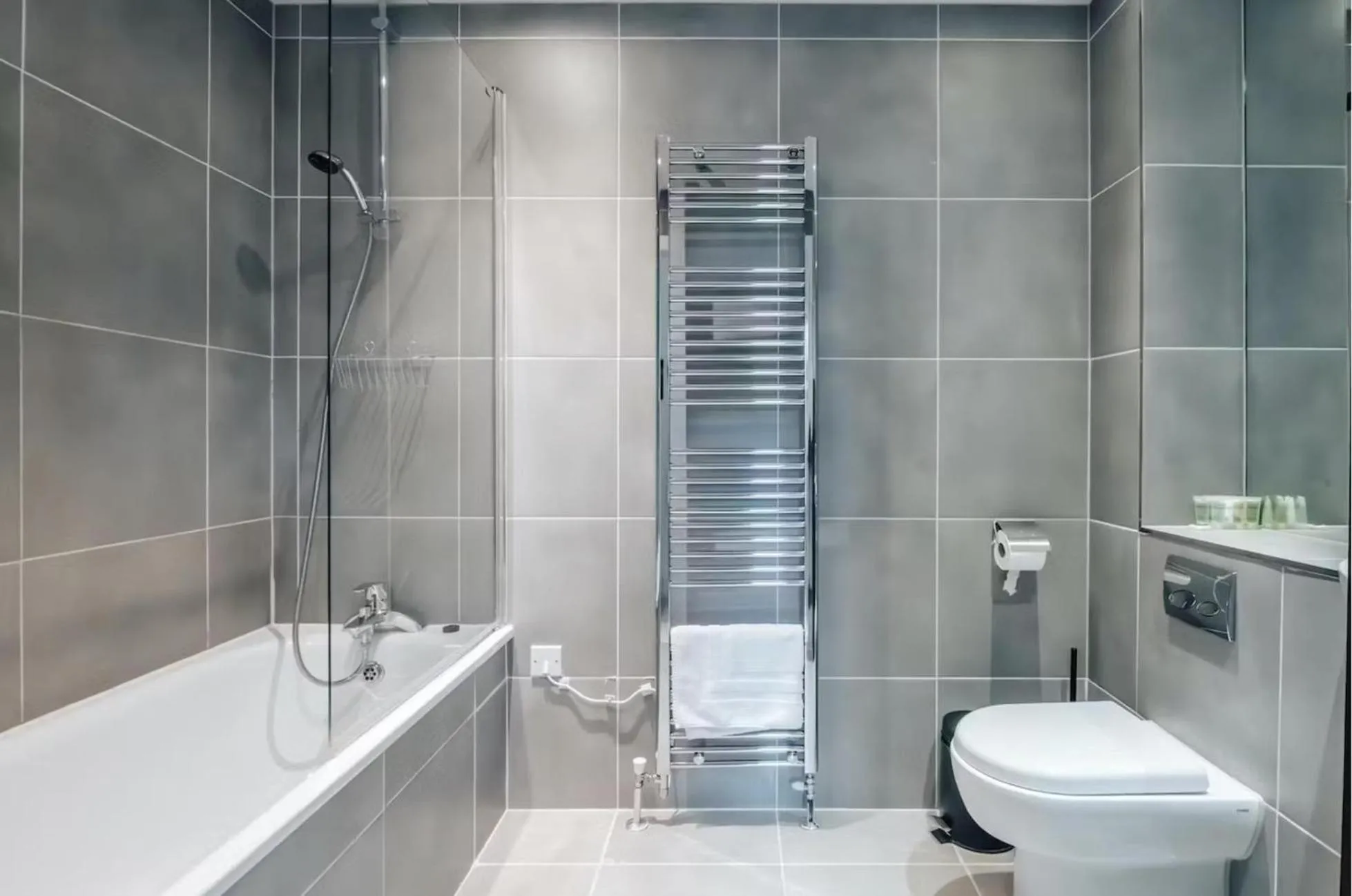 Notting Hill 2-Bed Apt with Balcony 1 min to Tube