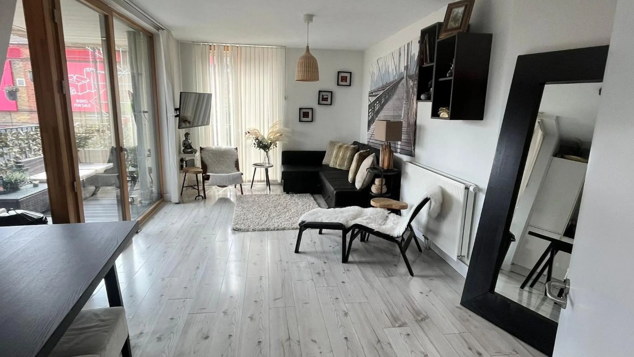 Notting Hill 2-Bed Apt with Balcony 1 min to Tube