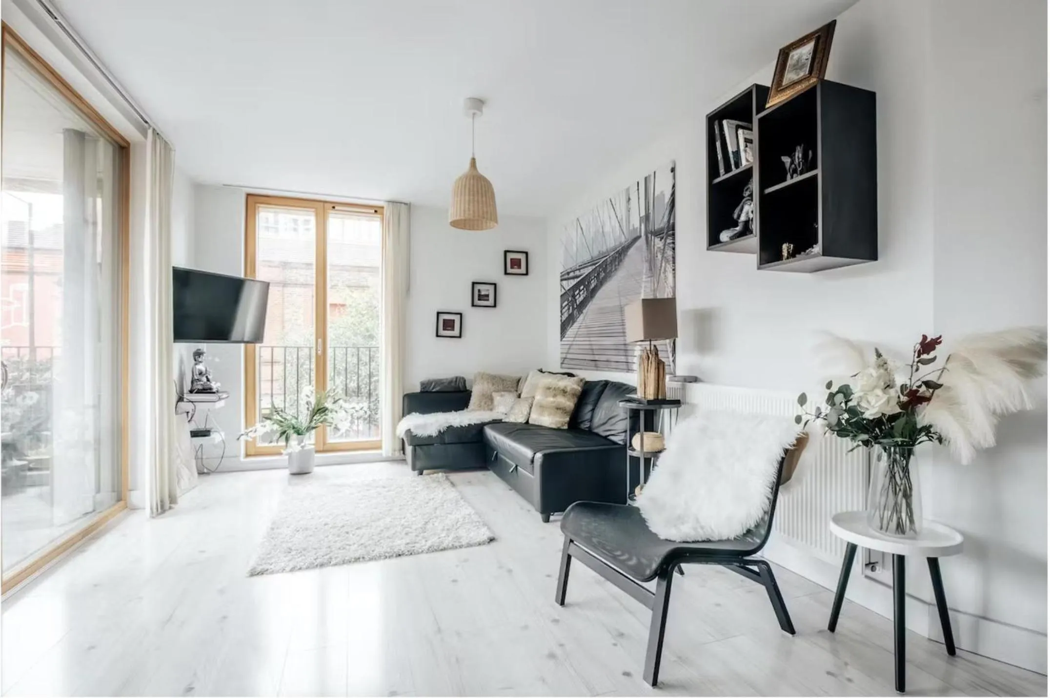 Notting Hill 2-Bed Apt with Balcony 1 min to Tube