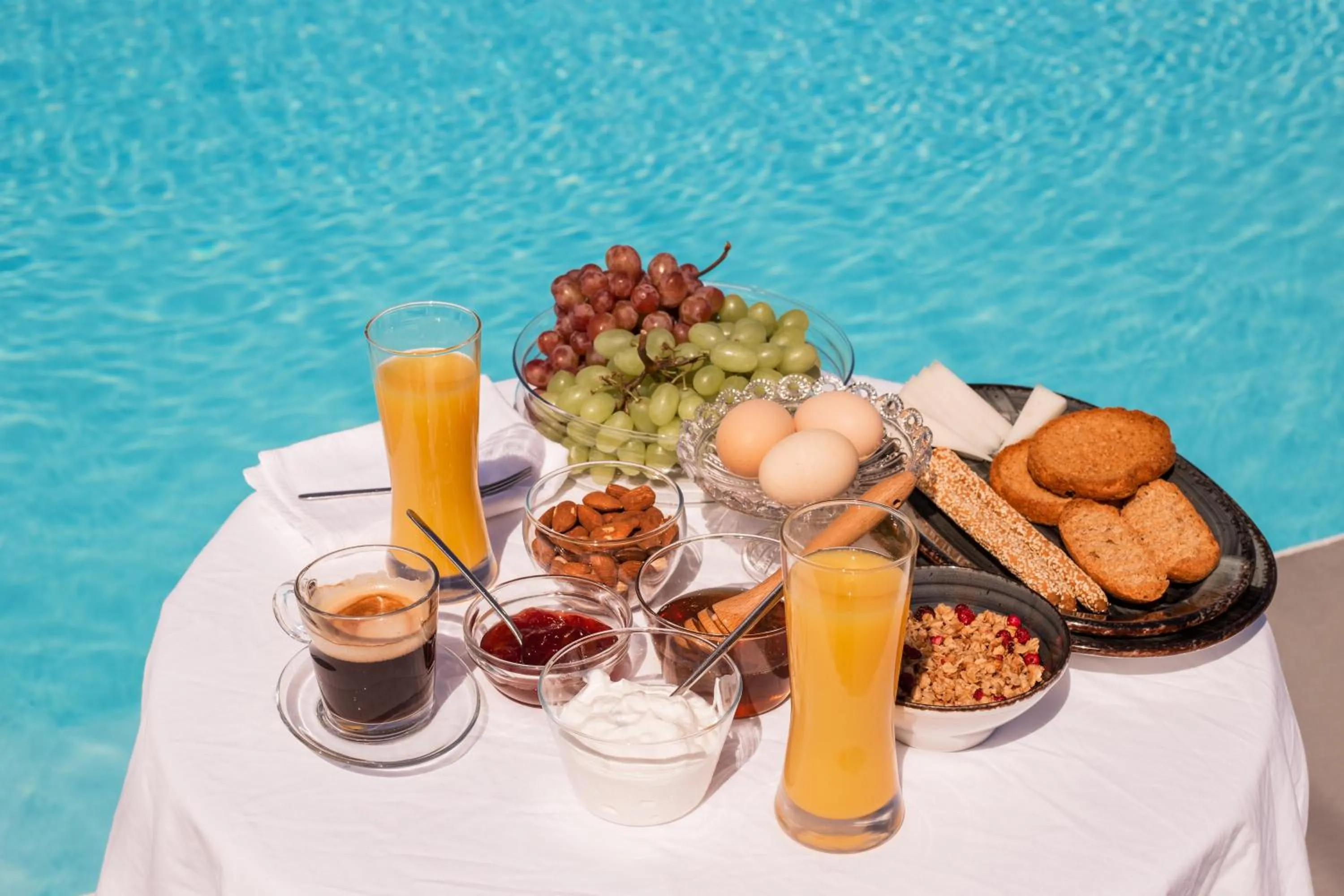 Breakfast in North Wind Luxury Suites