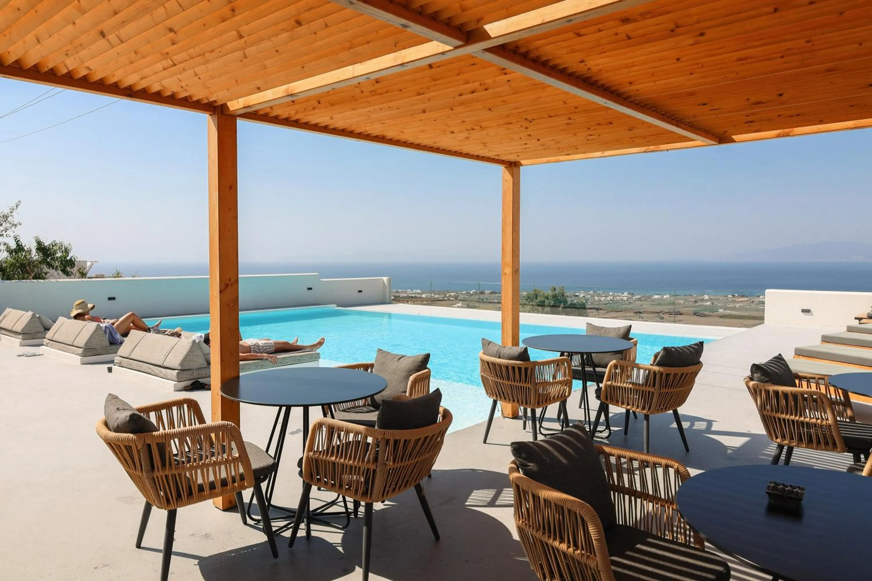 Lounge or bar in North Wind Luxury Suites