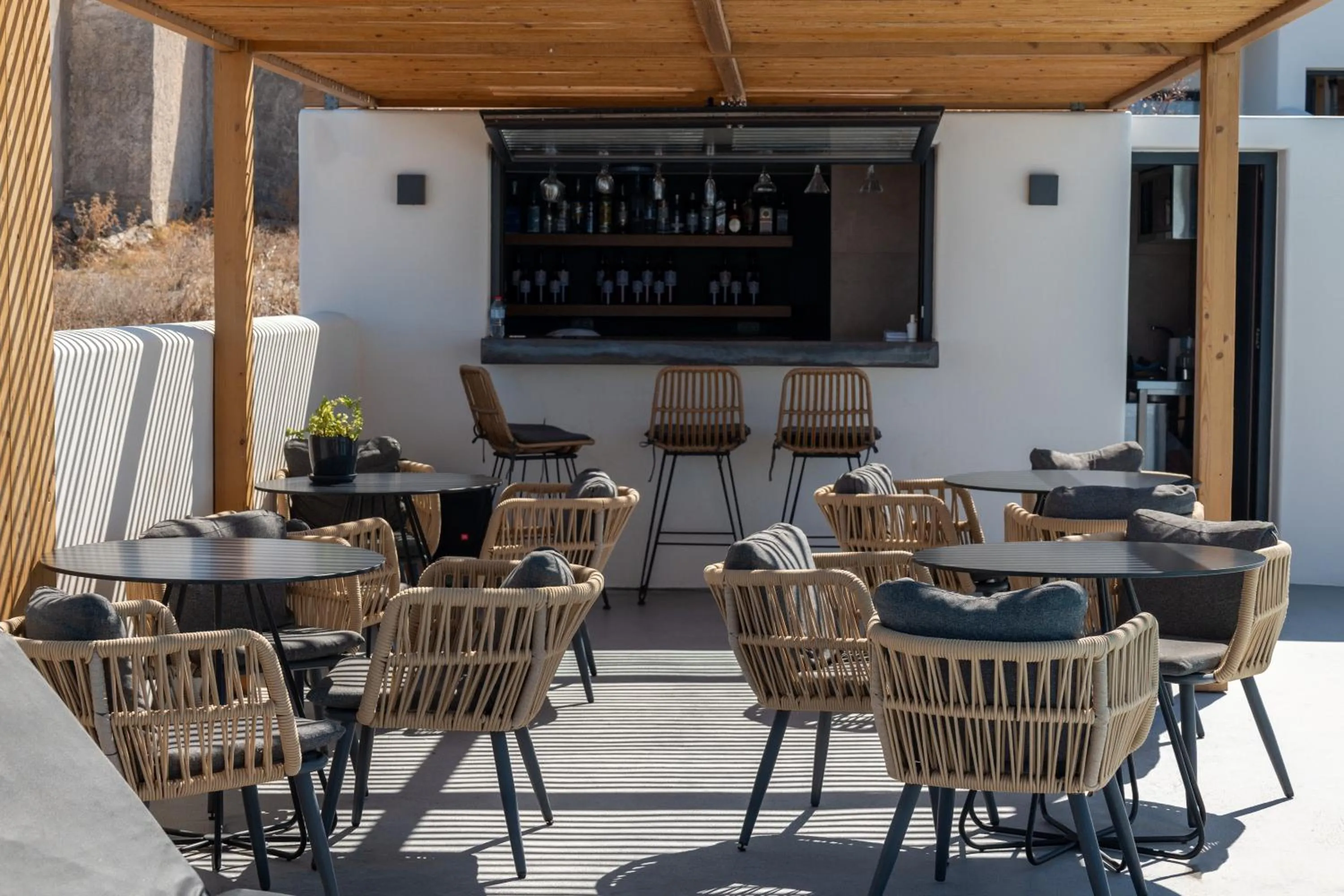 Lounge or bar in North Wind Luxury Suites