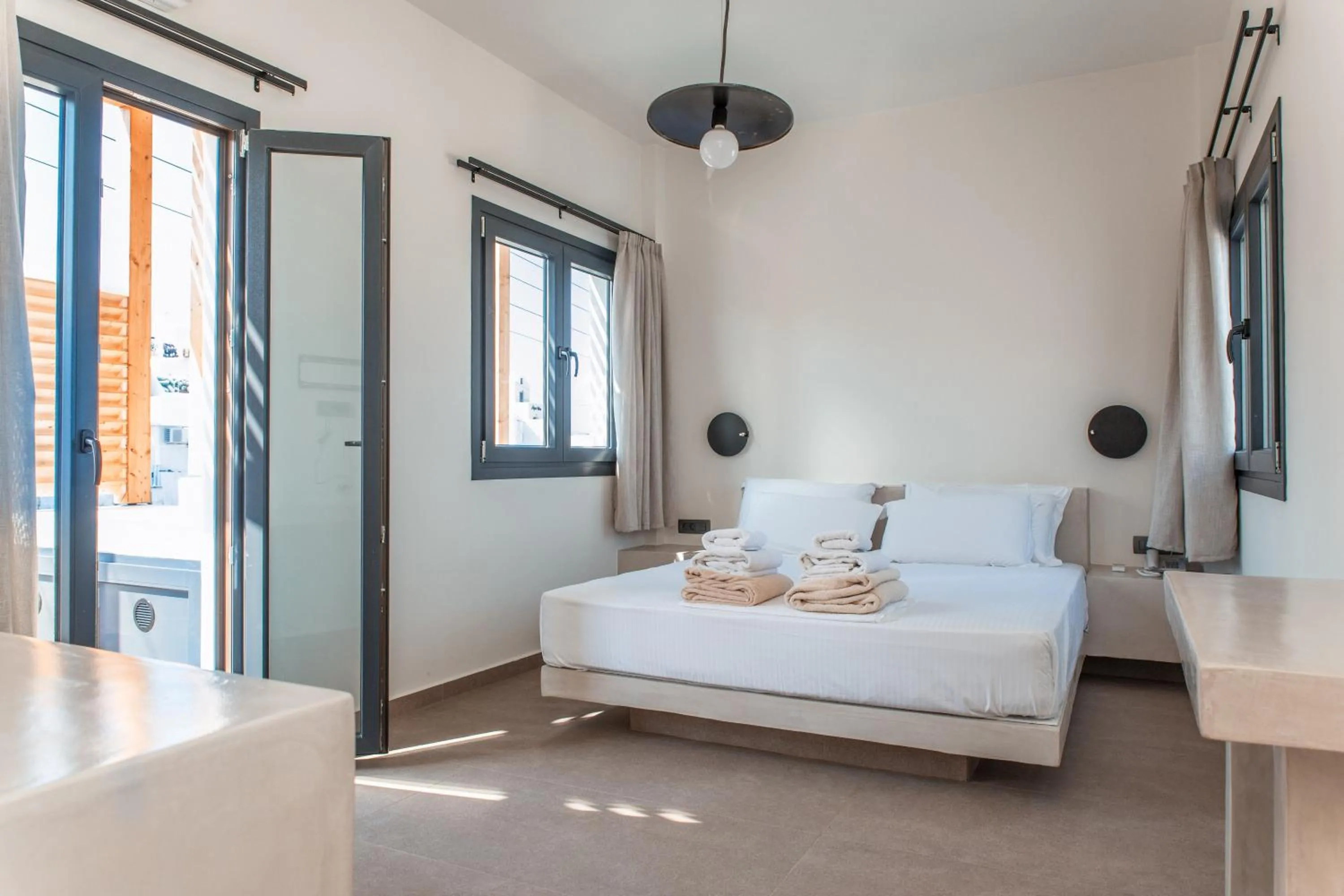 Bedroom, Bed in North Wind Luxury Suites