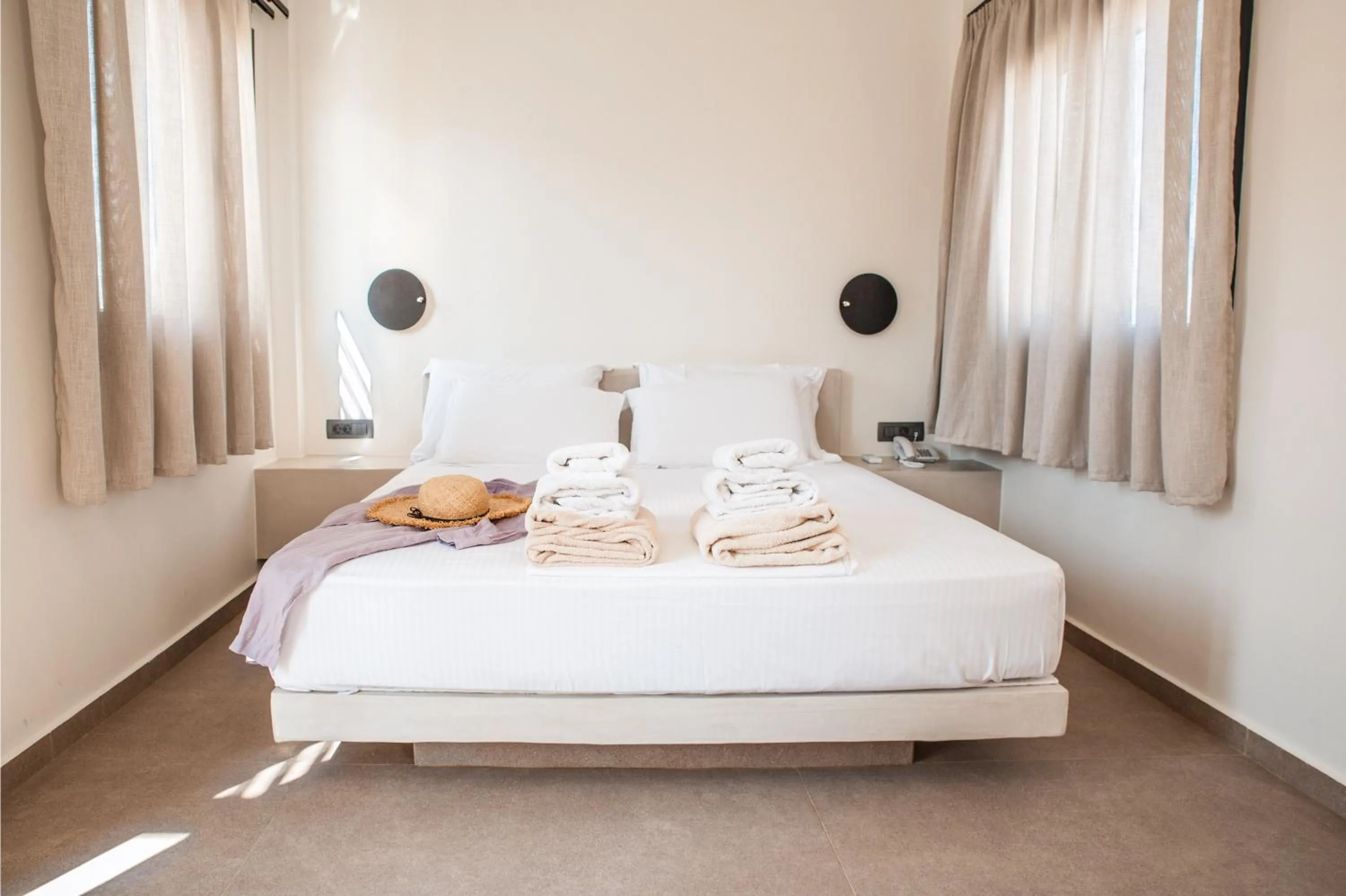 Bed in North Wind Luxury Suites