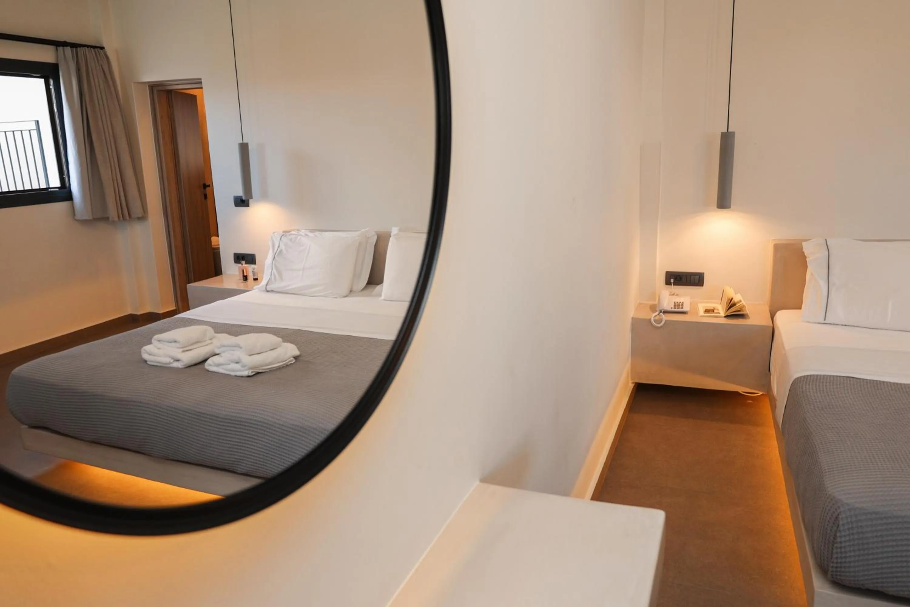 Bedroom, Bed in North Wind Luxury Suites