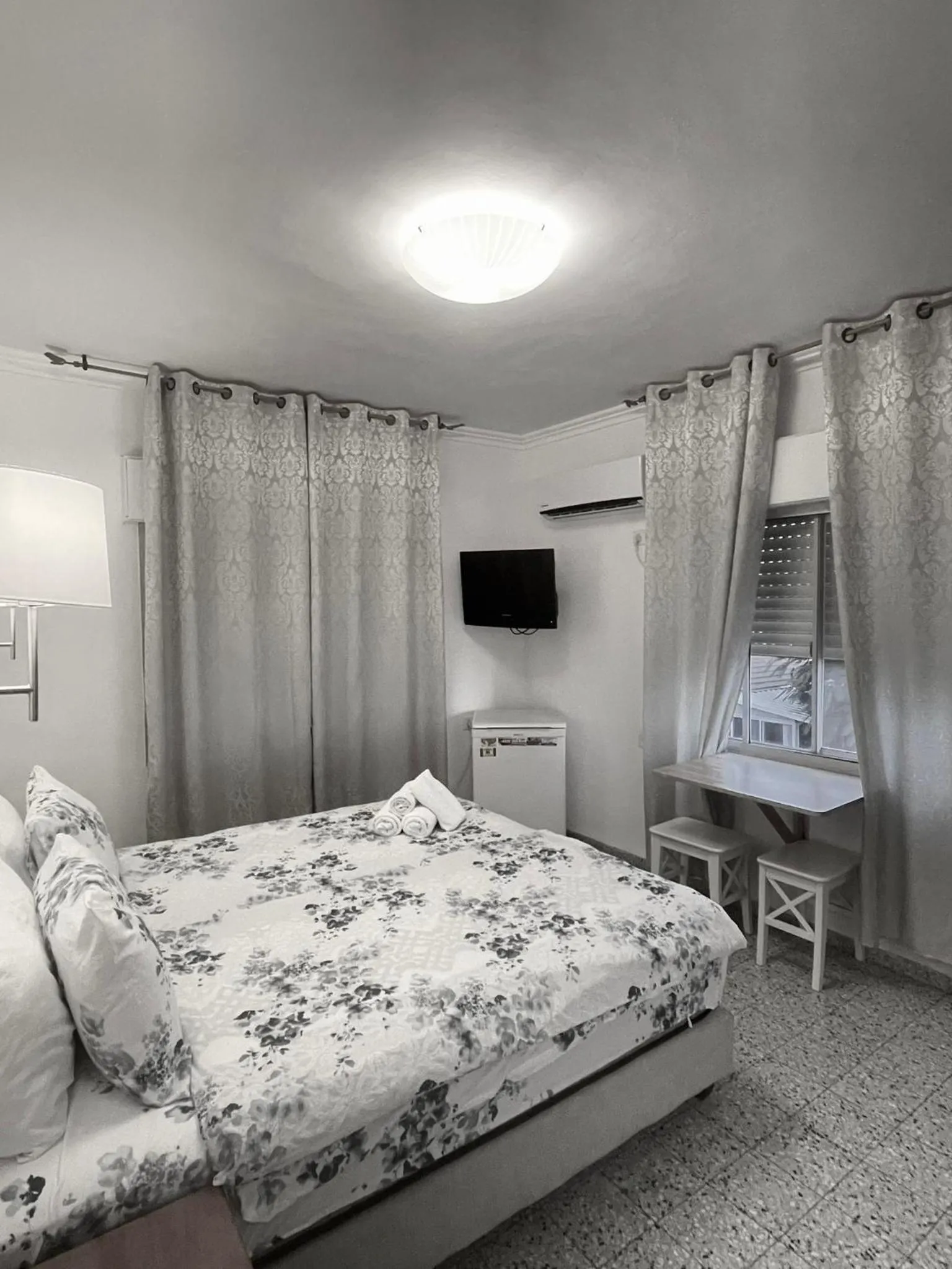 Bed in Amigo Hotel On The Beach