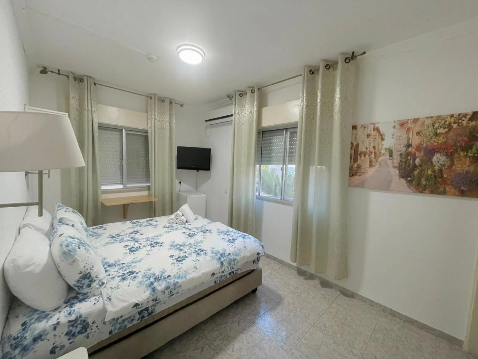 Bed in Amigo Hotel On The Beach