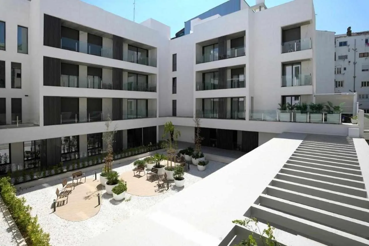 Property building in Mike House: Alójate en el corazón de Zaragoza