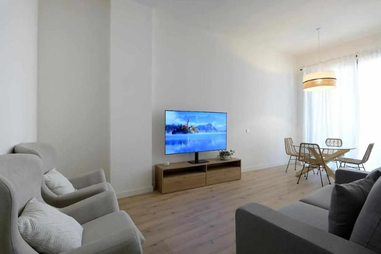 Communal lounge/ TV room in Mike House: Alójate en el corazón de Zaragoza