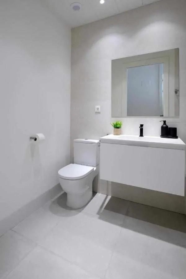 Toilet in Mike House: Alójate en el corazón de Zaragoza
