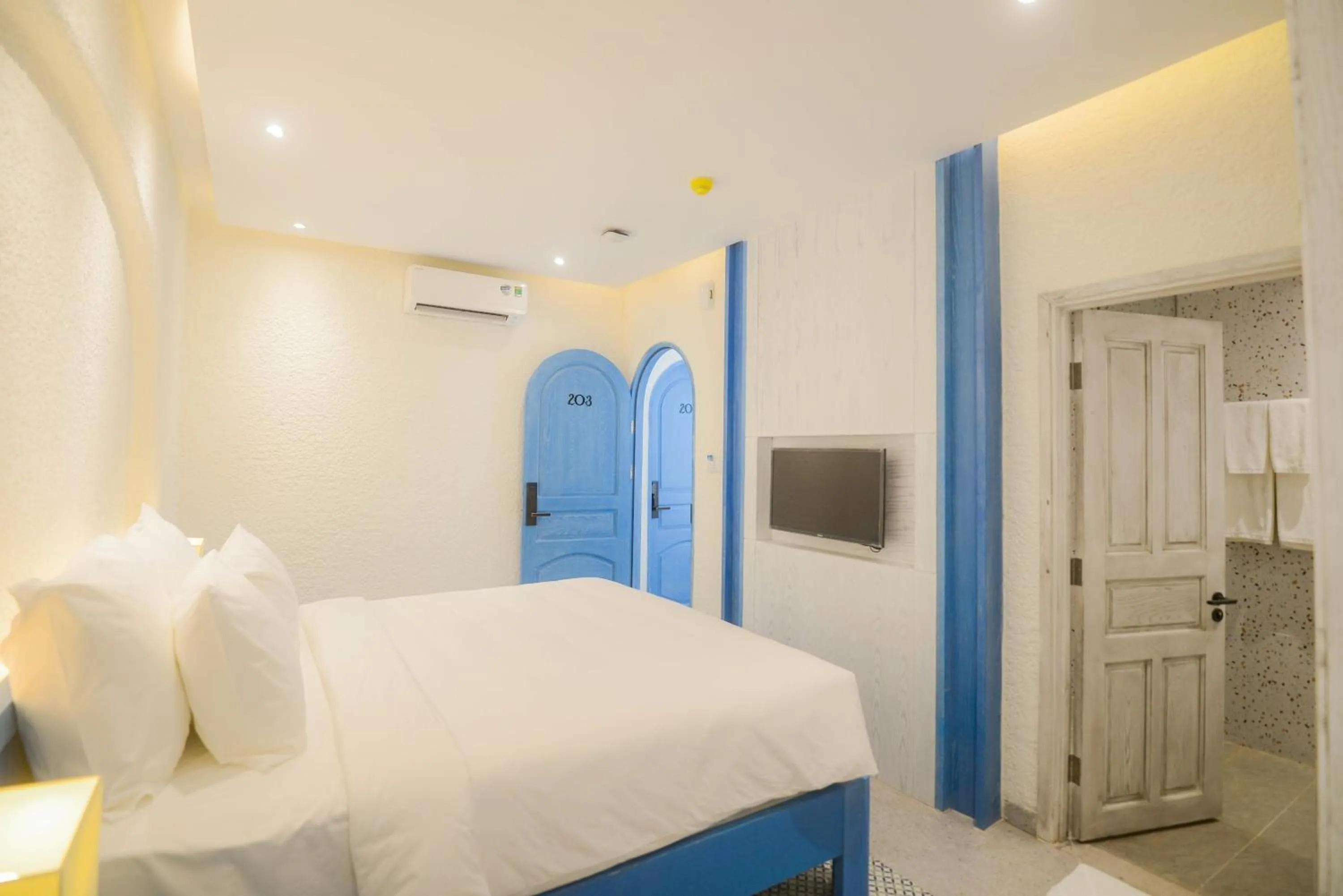 Bed in SUNTORINI BOUTIQUE HOTEL