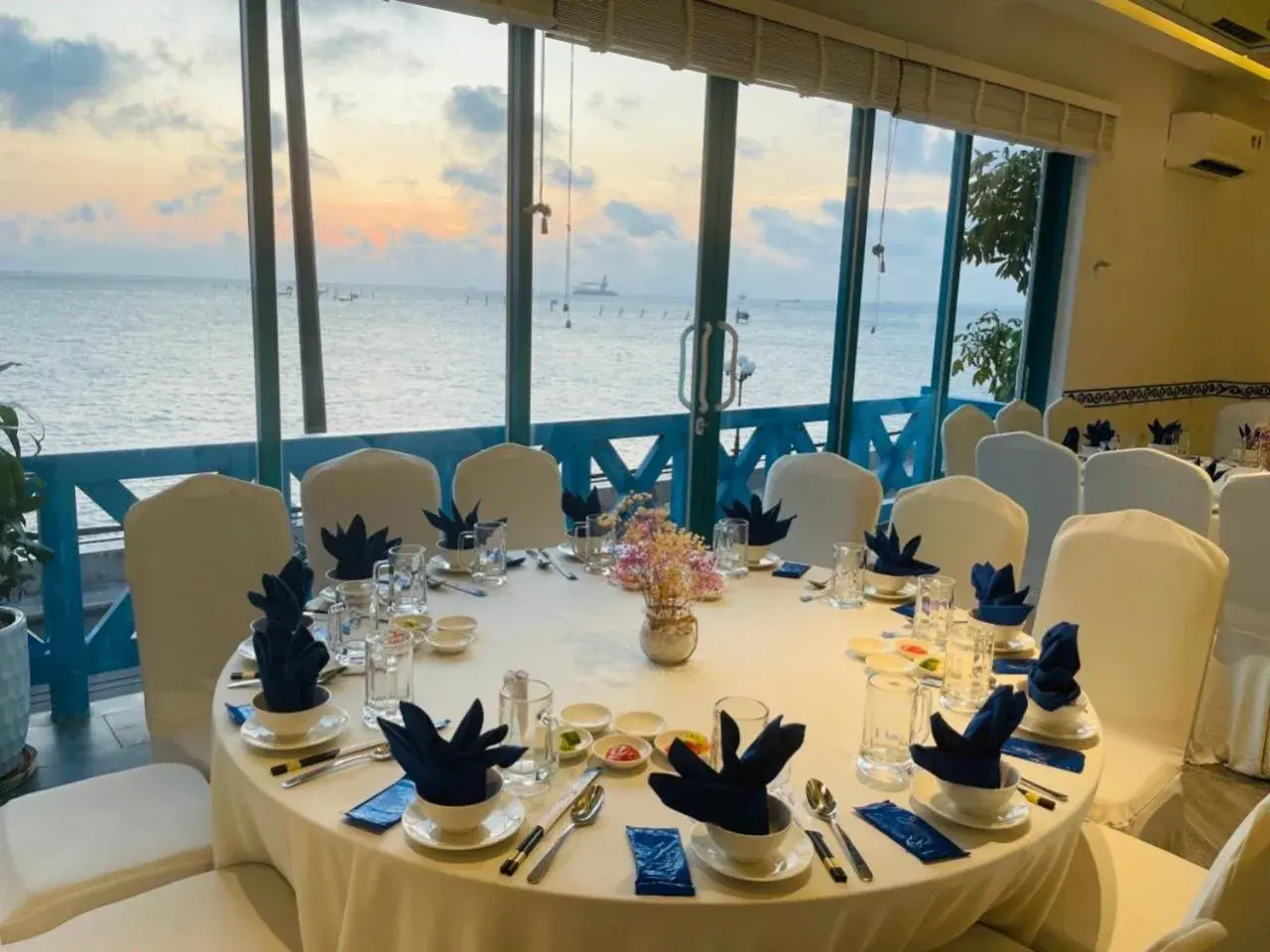 Restaurant/places to eat in SUNTORINI BOUTIQUE HOTEL Restaurant/places to eat in SUNTORINI BOUTIQUE HOTEL