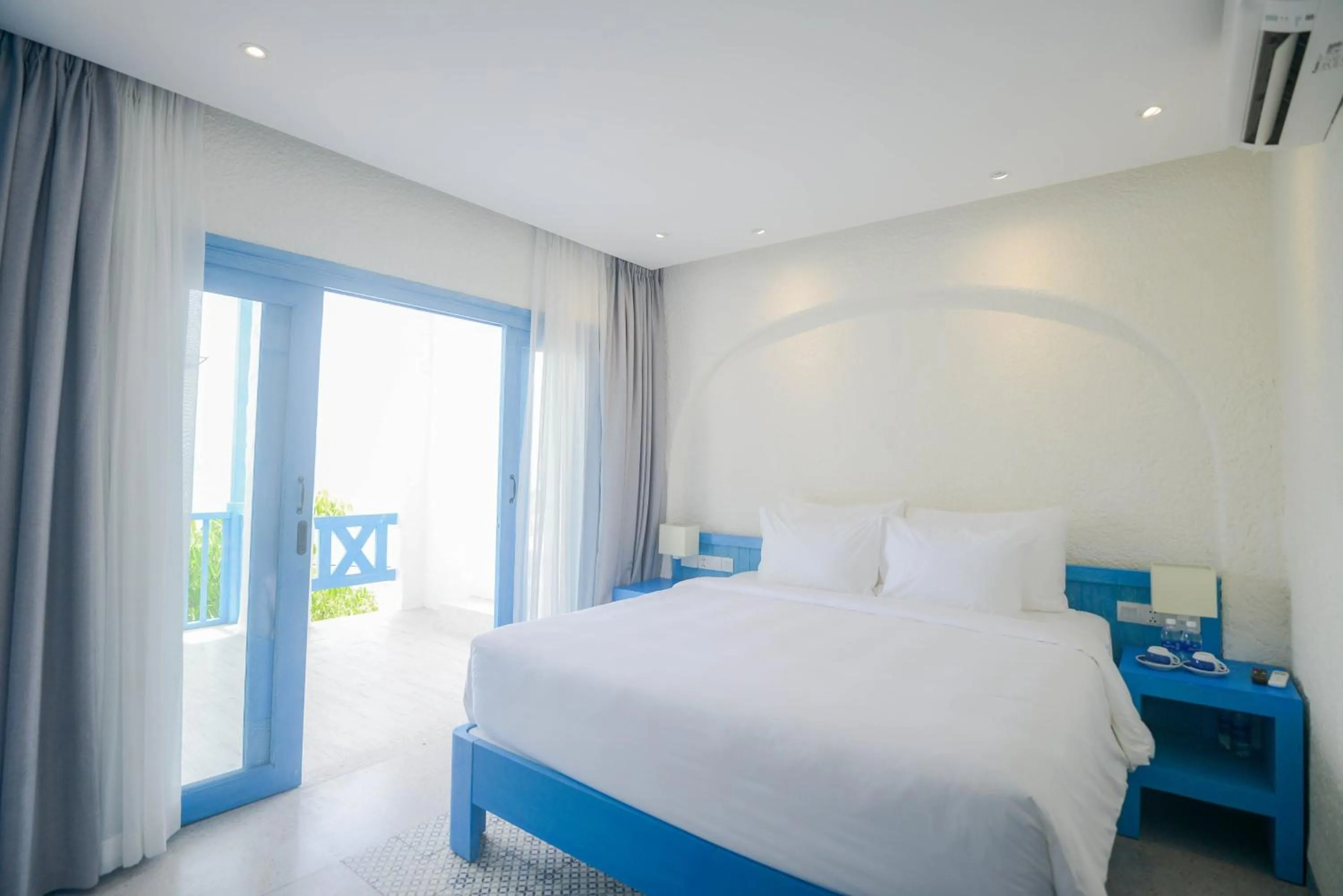 Bed in SUNTORINI BOUTIQUE HOTEL