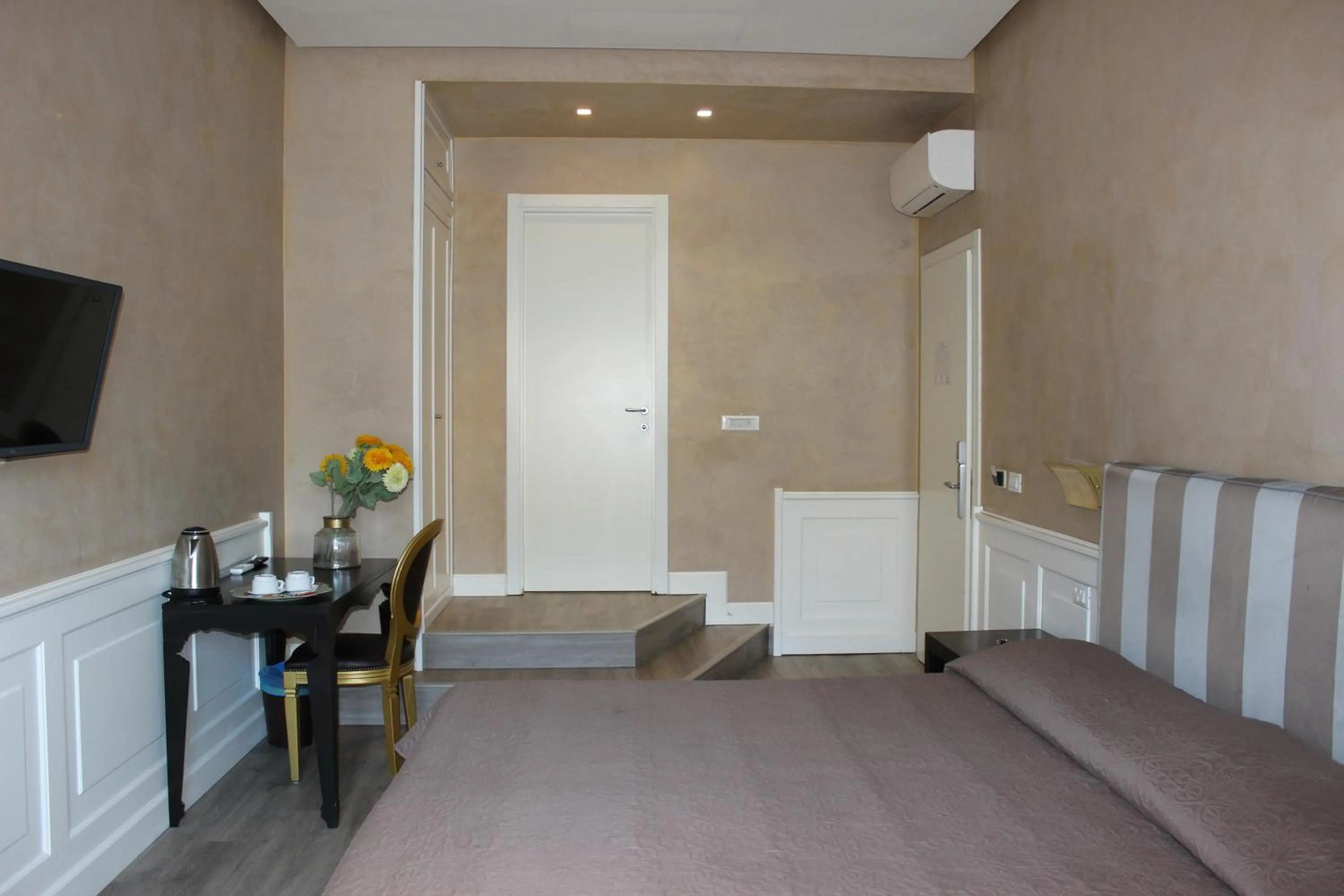 Bedroom, Bed in Relais La Maison De Luxe