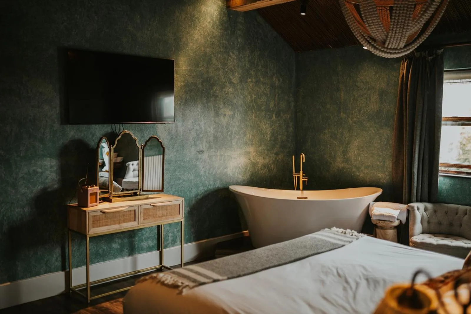 Bath, Bed in Runa Farm