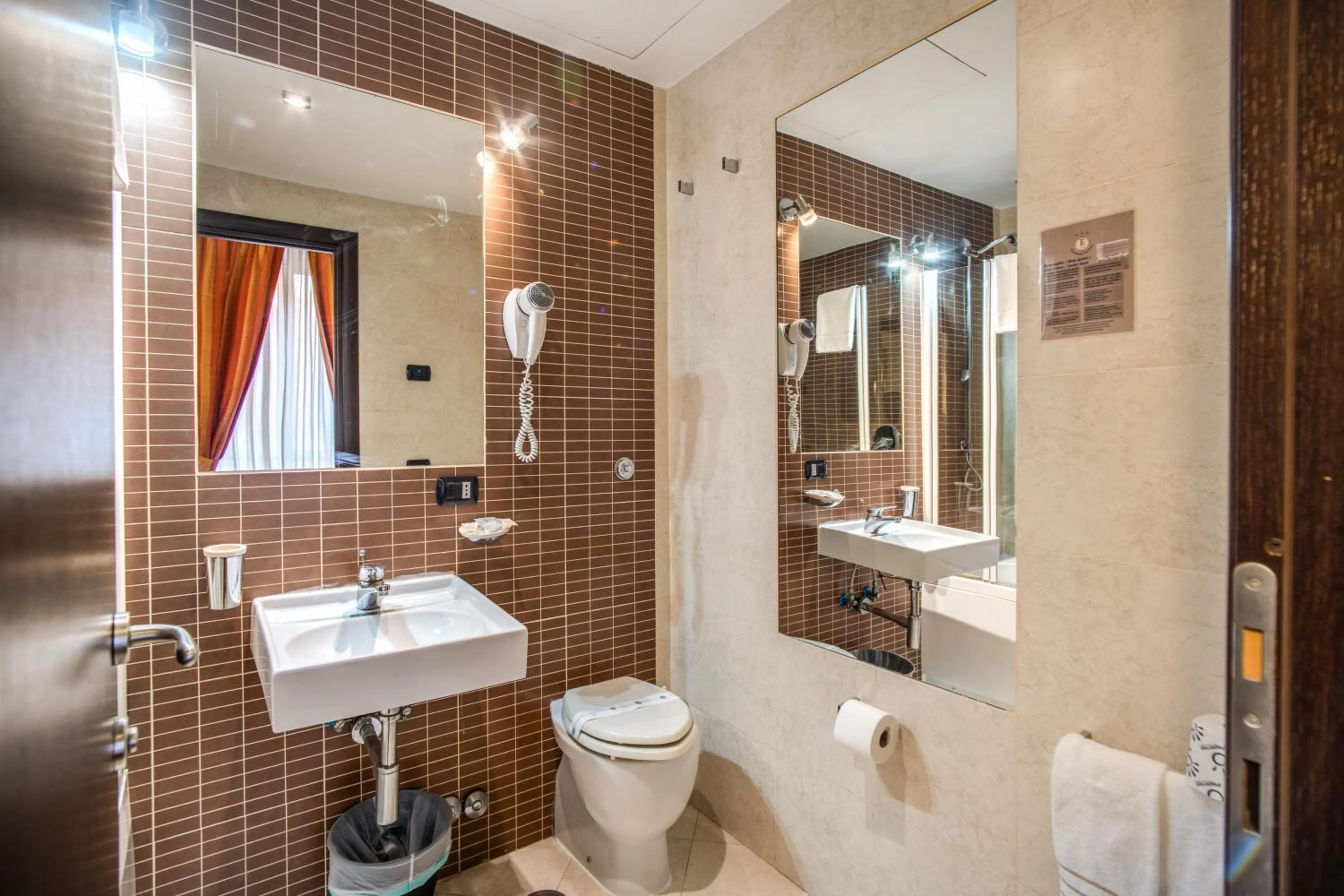 Bathroom in Hotel Everest Inn Rome