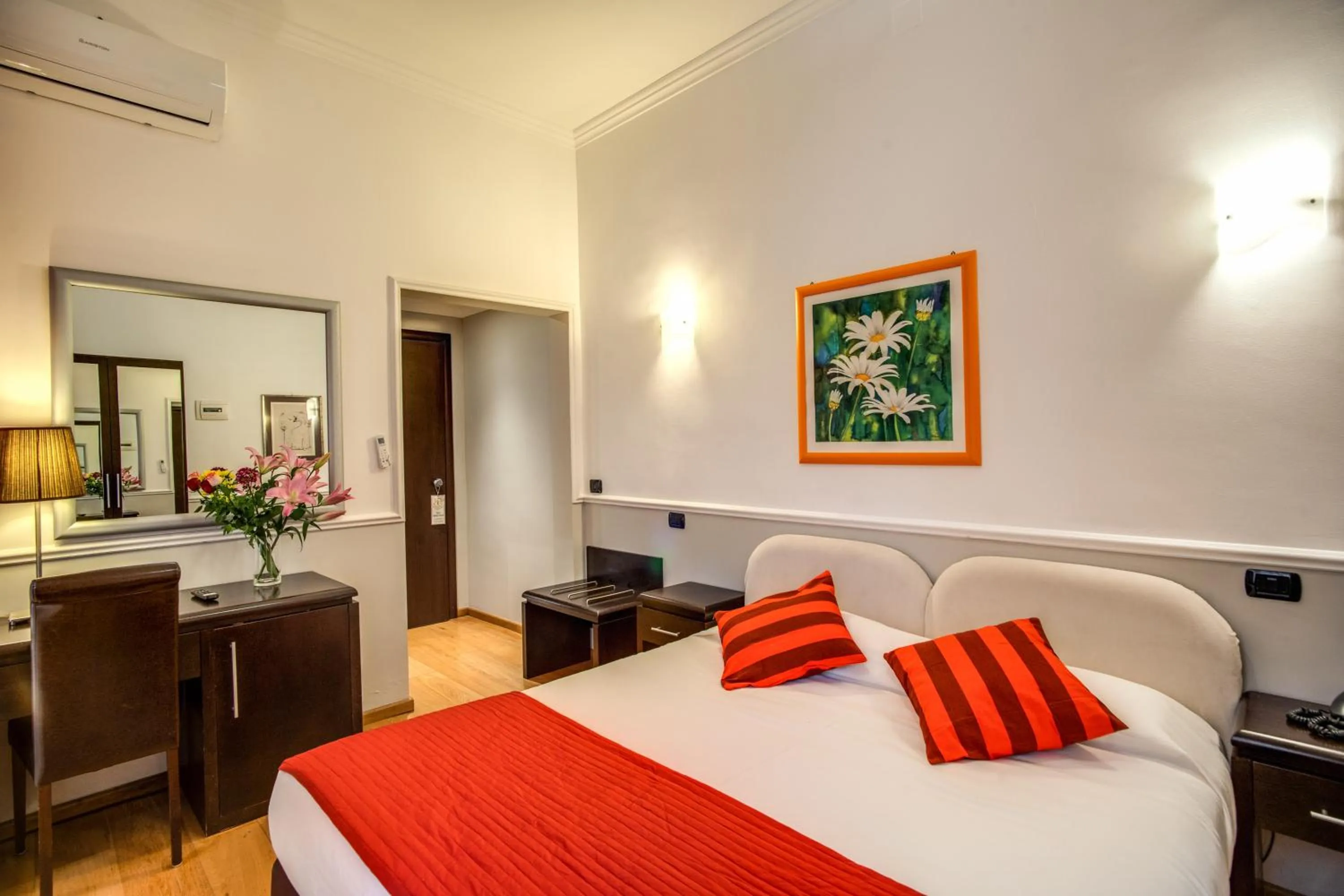 Bedroom, Bed in Hotel Everest Inn Rome