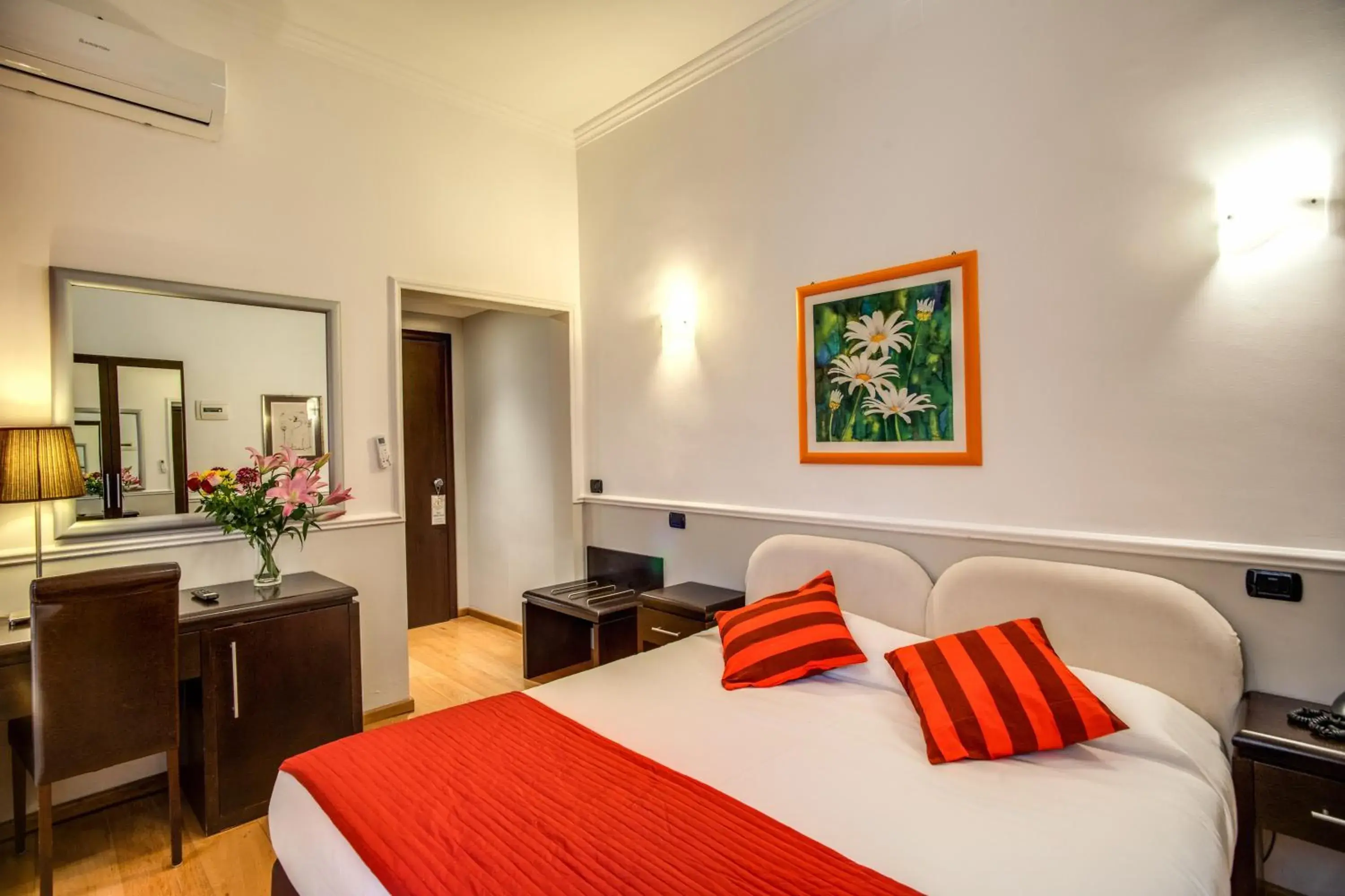 Bedroom, Bed in Hotel Everest Inn Rome Bedroom, Bed in Hotel Everest Inn Rome