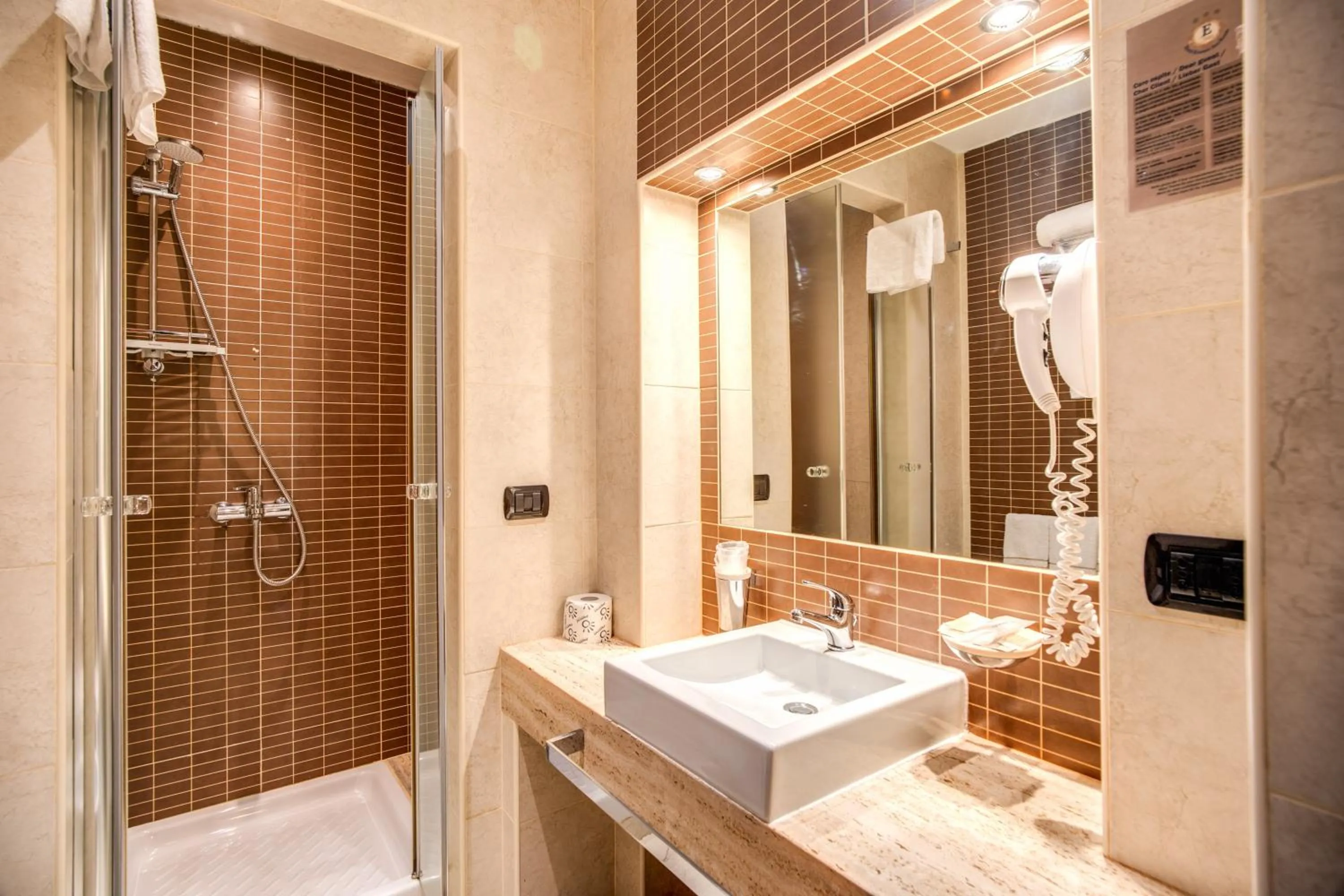 Bathroom in Hotel Everest Inn Rome